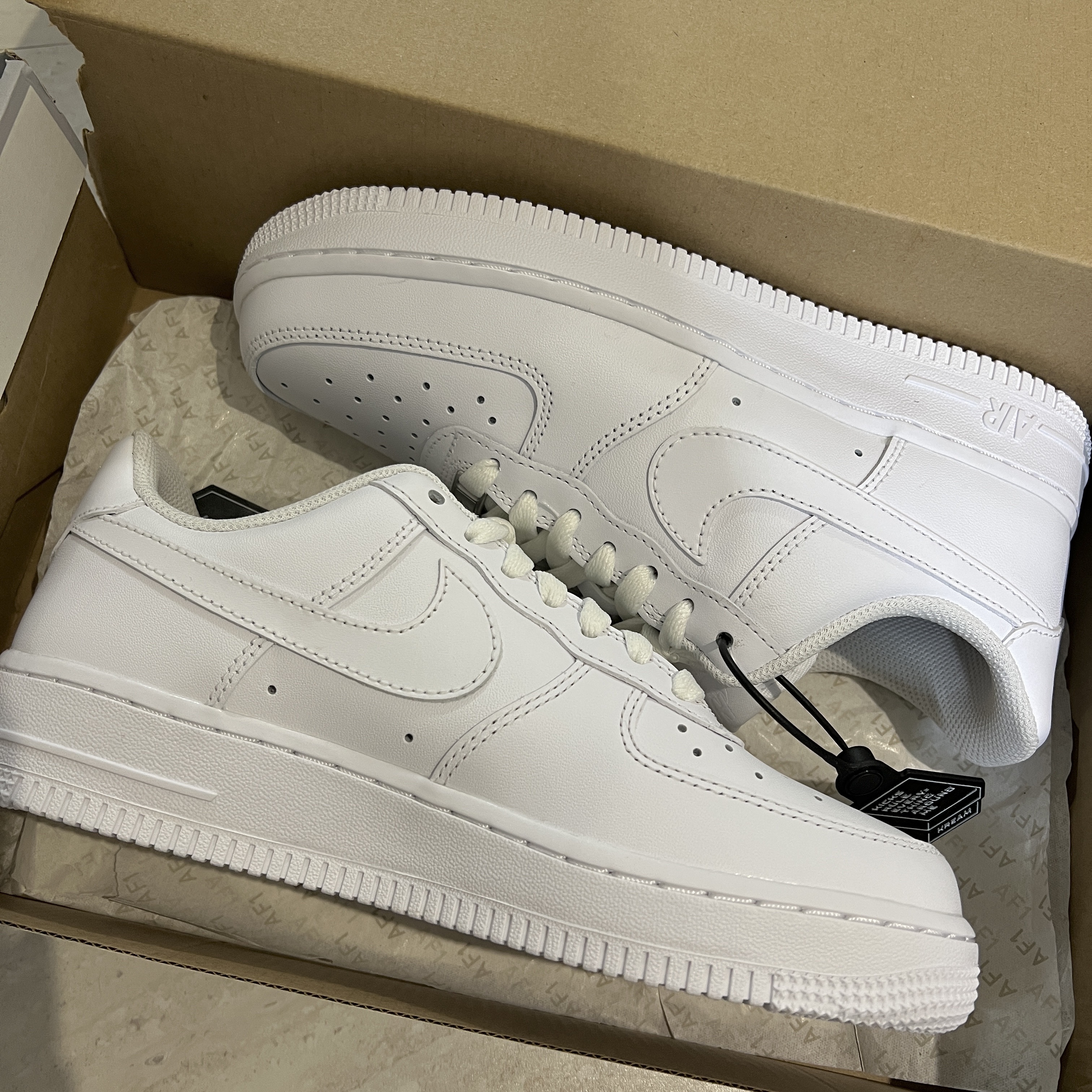 (W) Nike Air Force 1 '07 Low White 착용 스타일