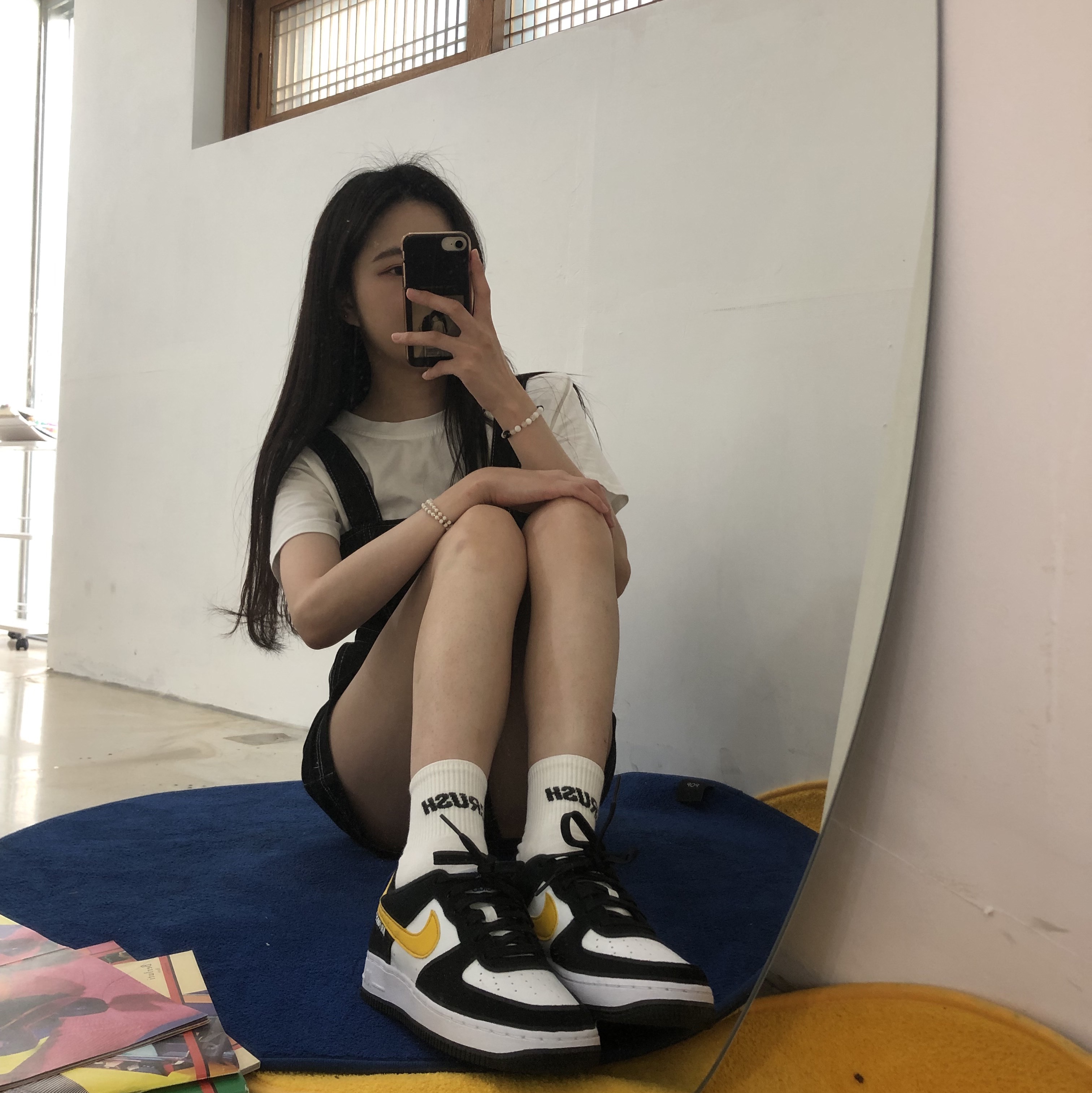 Nike Air Force 1 '07 LV8 Athletic Club Black Dark Sulfur 착용 스타일
