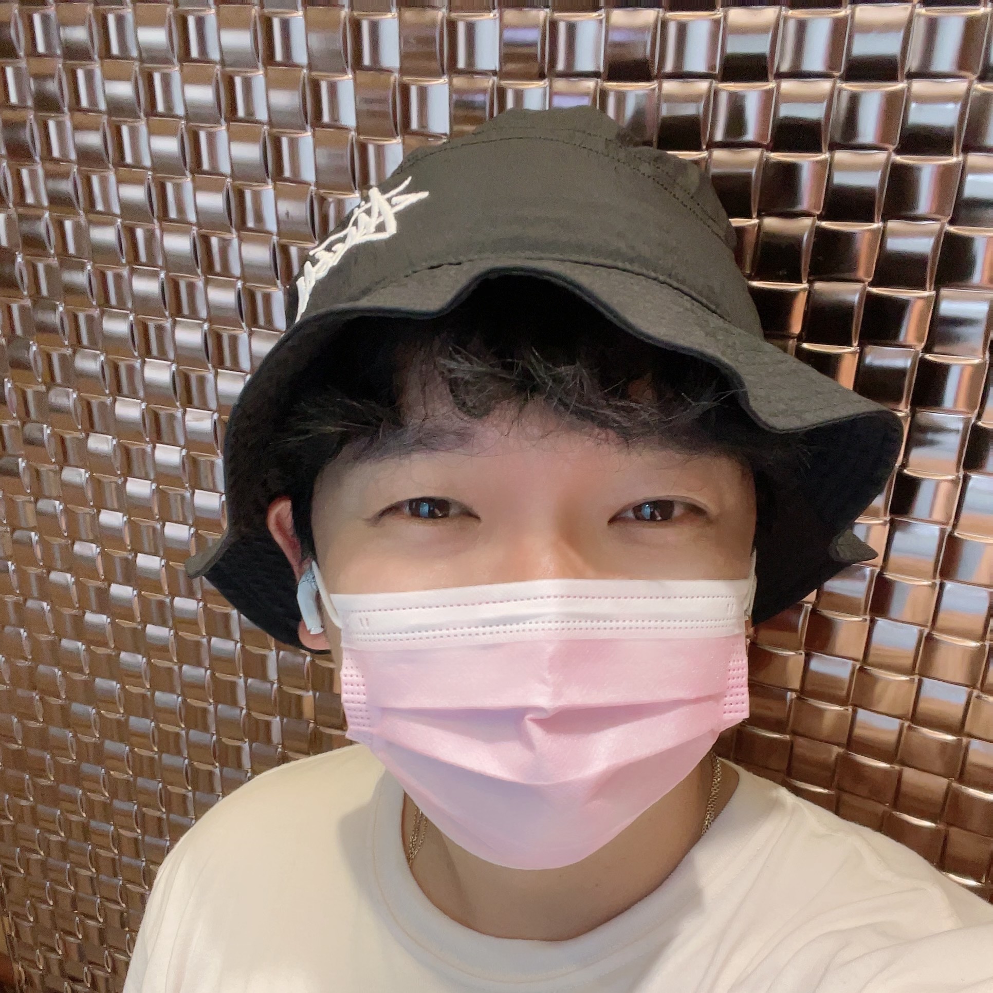 Nike x Stussy Bucket Hat Black, Stussy x Our Legacy Ying Yang Pig. Dyed T-Shirt Natural 착용 스타일 - 2