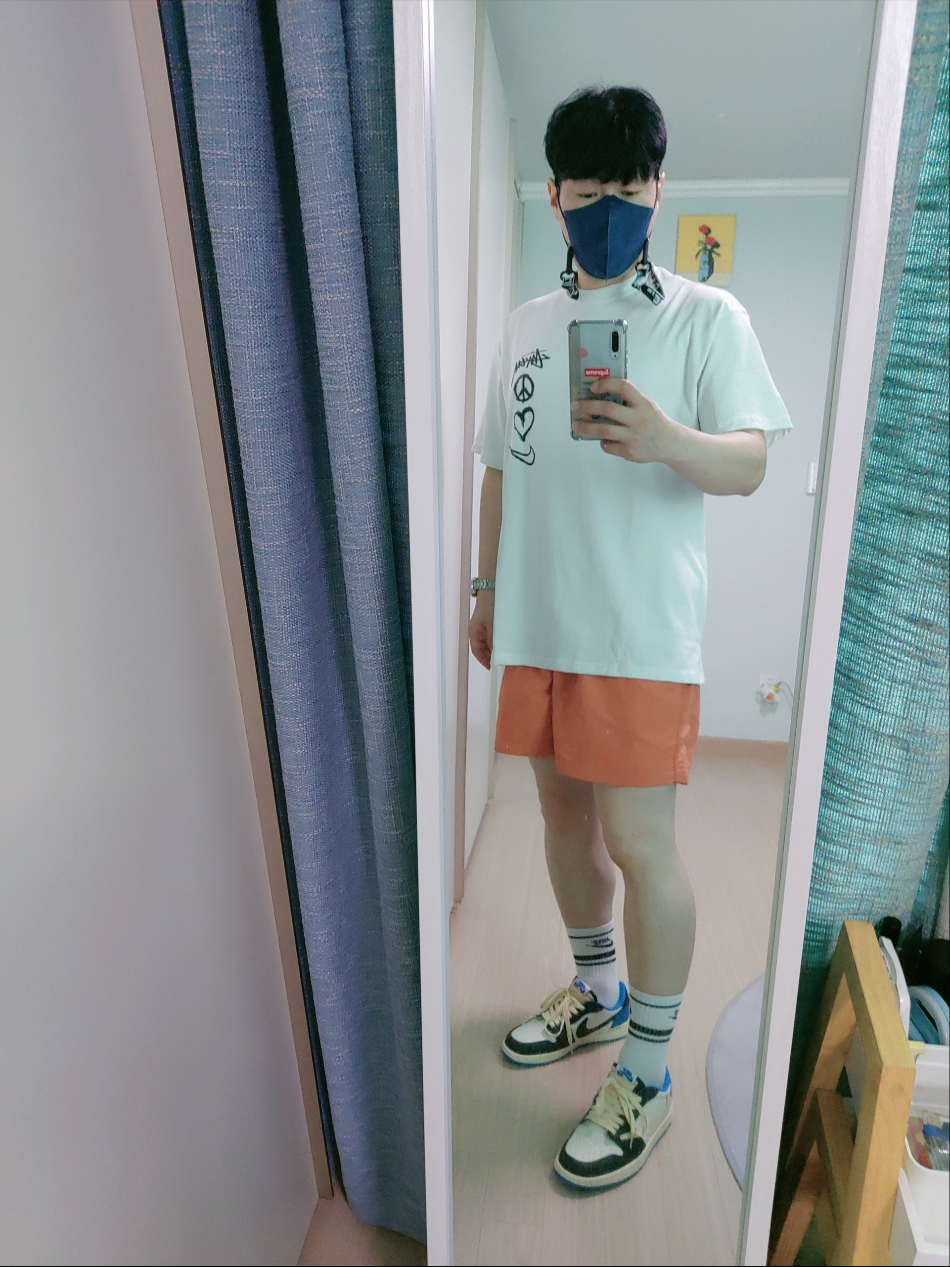 Jordan 1 x Travis Scott x Fragment Retro Low OG SP Military Blue, IAB Studio x Ottogi Mayonnaise 50th Anniversary T-Shirt Navy 착용 스타일 - 3