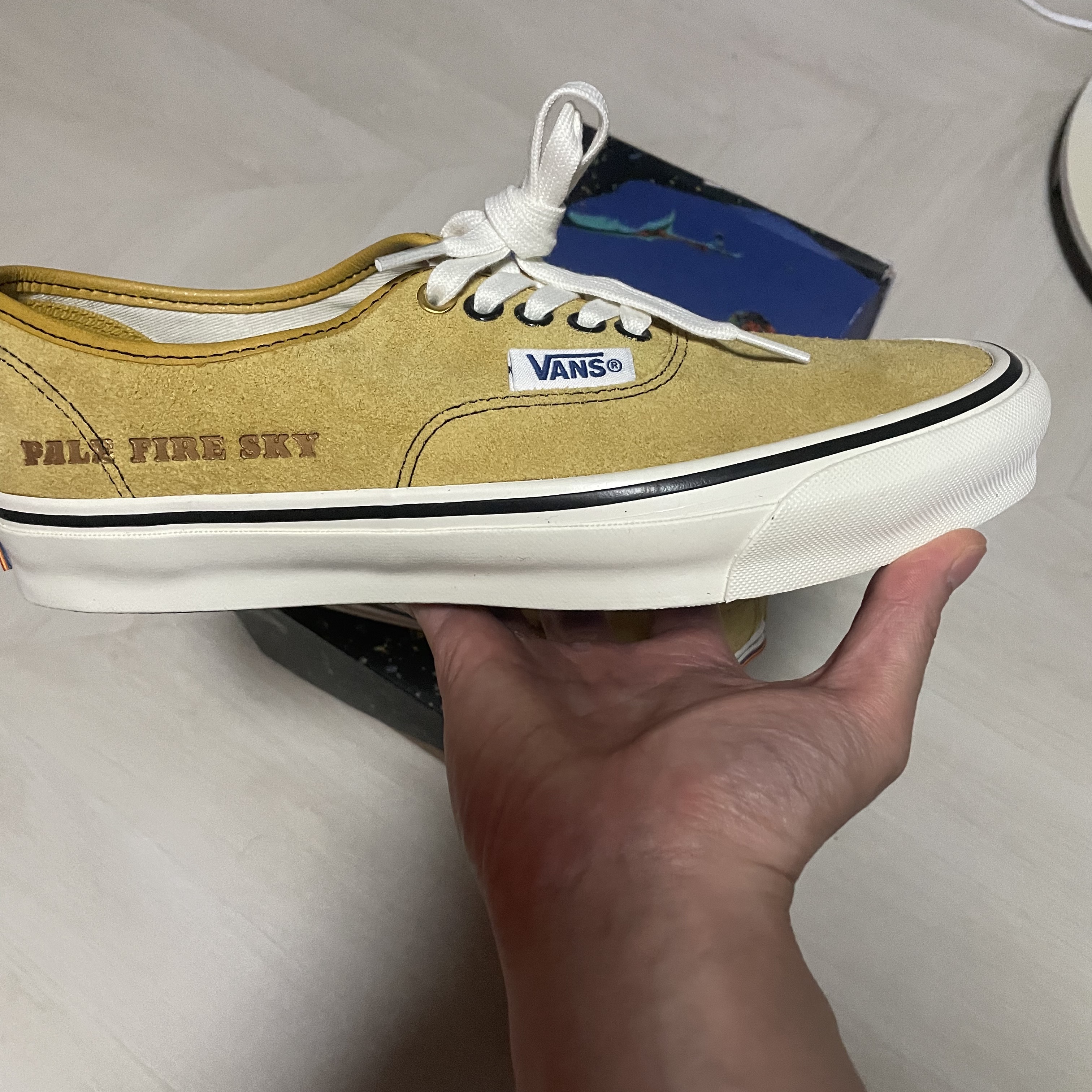 Vans Vault x Julian Klincewicz OG Authentic SP LX Hairy Suede Nugget Gold 착용 스타일
