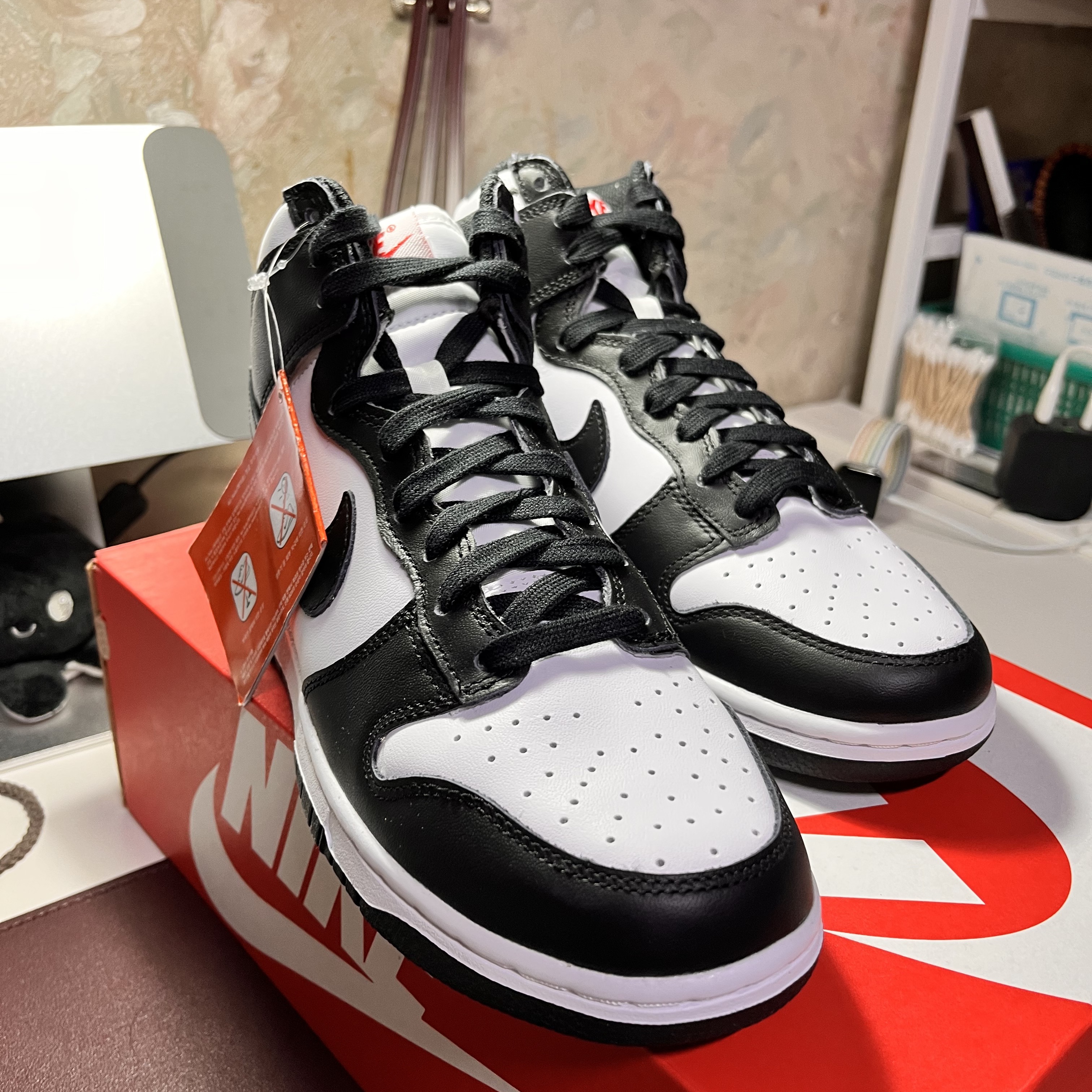 (W) Nike Dunk High Black and White 착용 스타일 - 2