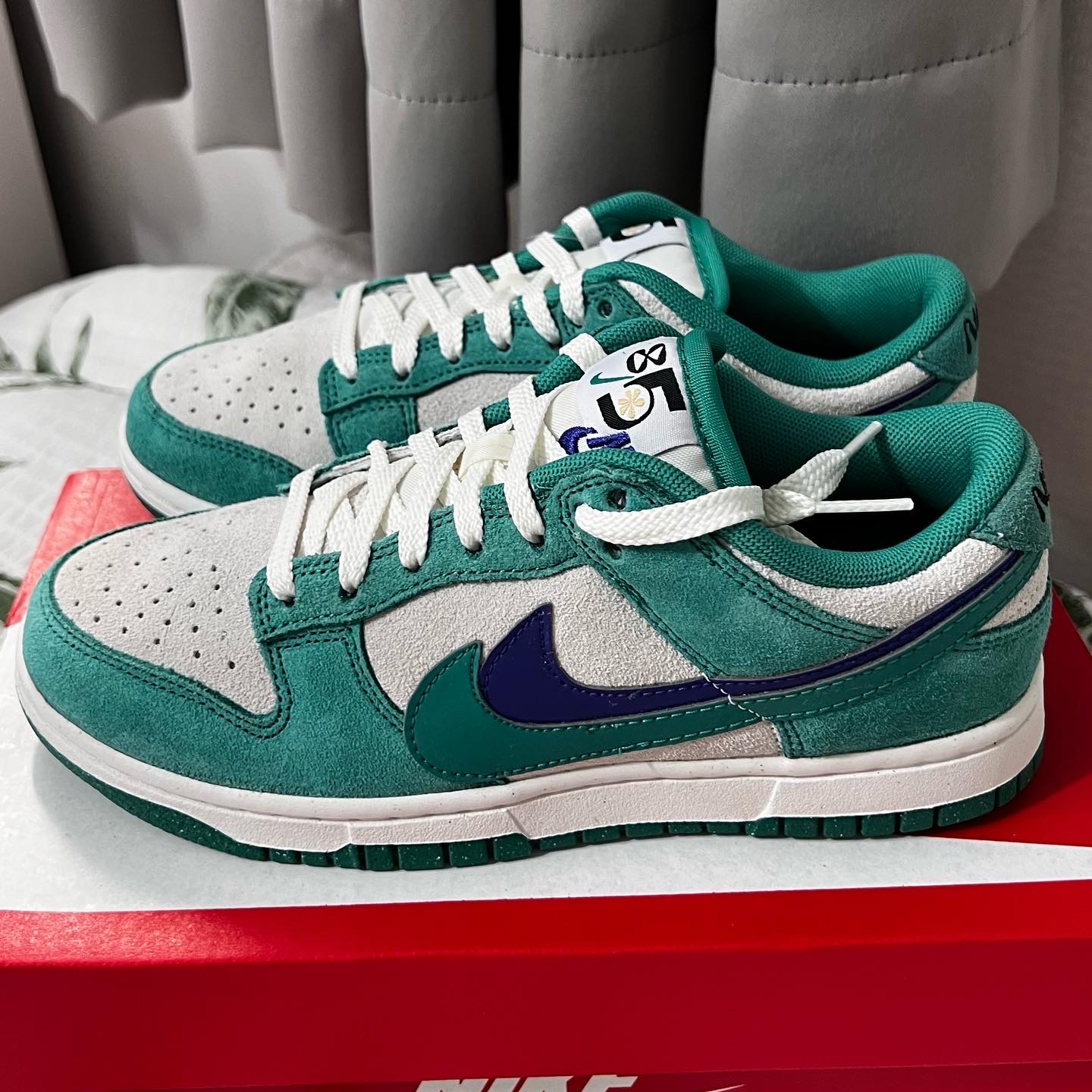 (W) Nike Dunk Low SE 85 Neptune Green and Sail 착용 스타일 - 2