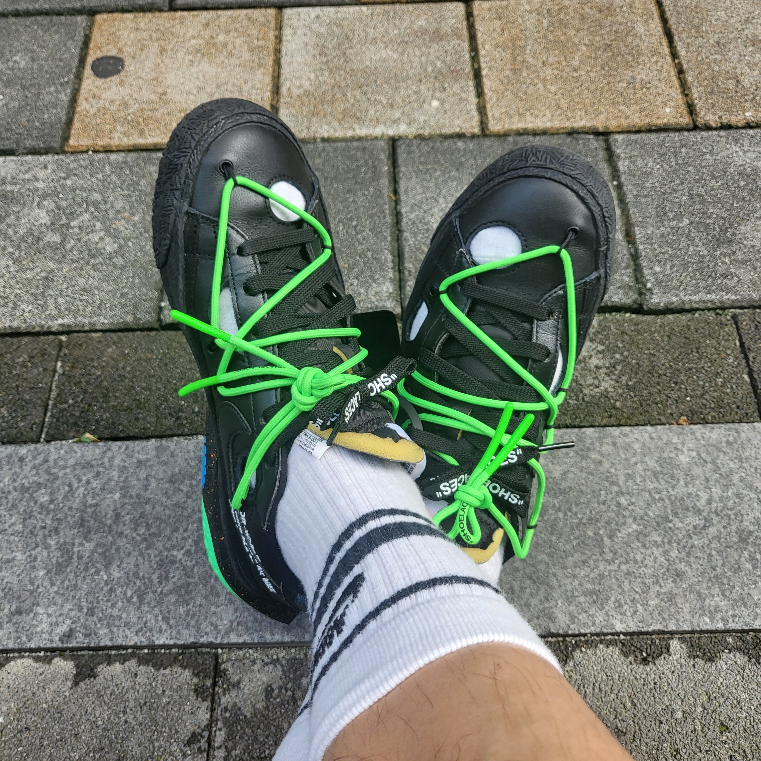 Nike x Off-White Blazer Low '77 Black and Electro Green 착용 스타일 - 1