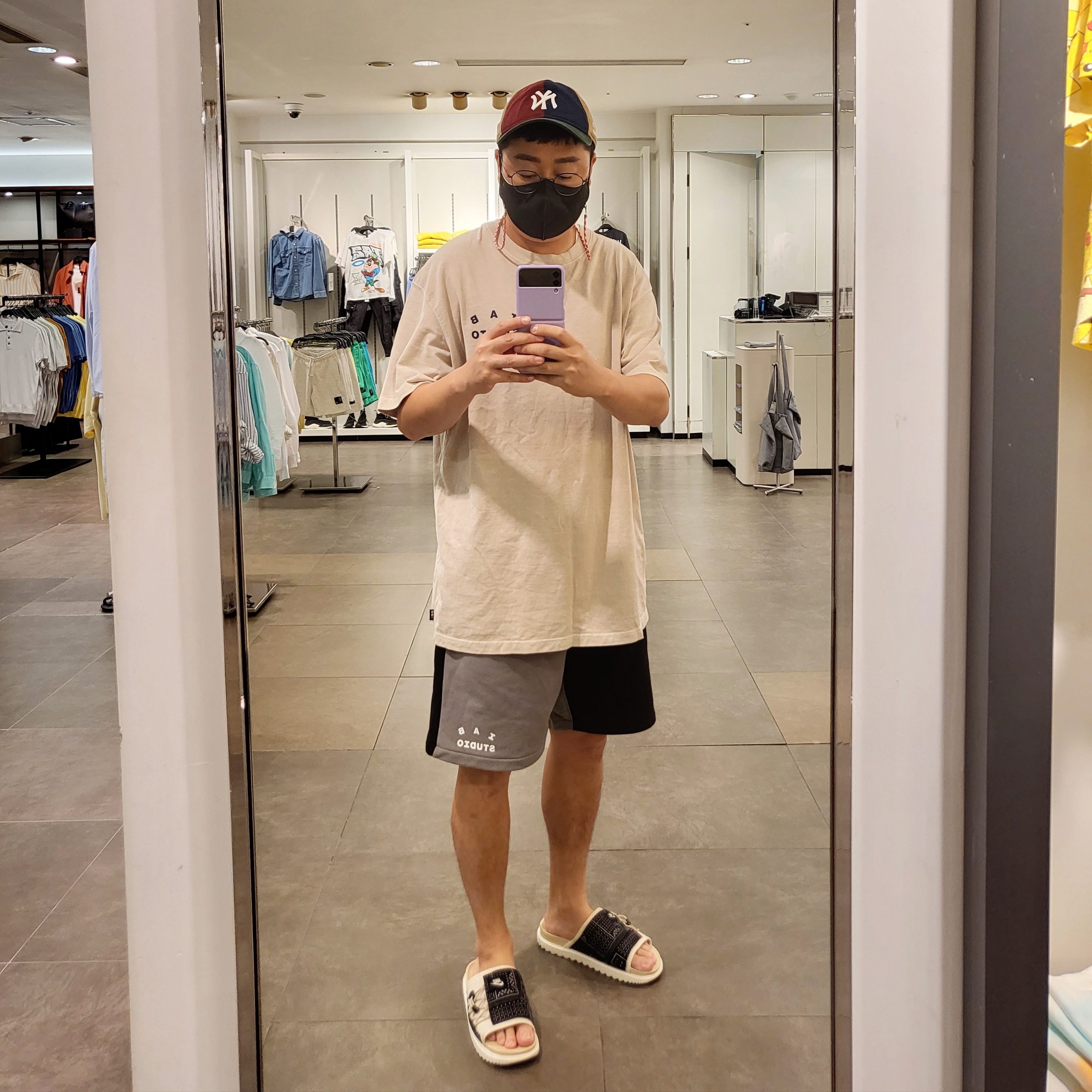 IAB Studio x New Era New York Cap Multi, IAB Studio Pigment T-Shirt Oatmeal 착용 스타일