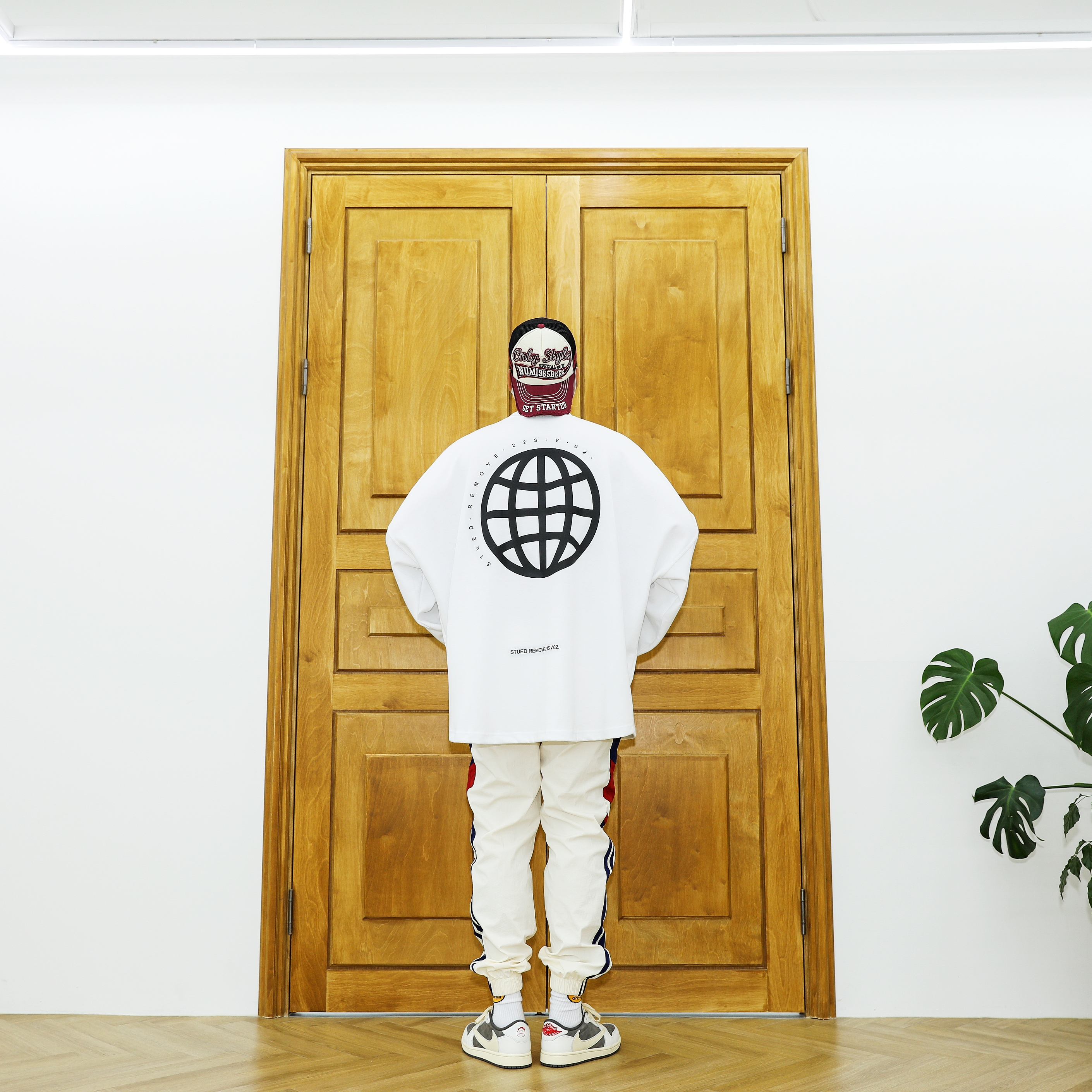 Jordan 1 x Travis Scott Retro Low OG SP Sail and Ridgerock, Jordan 3 x Fragment Retro SP White Black 착용 스타일 - 3