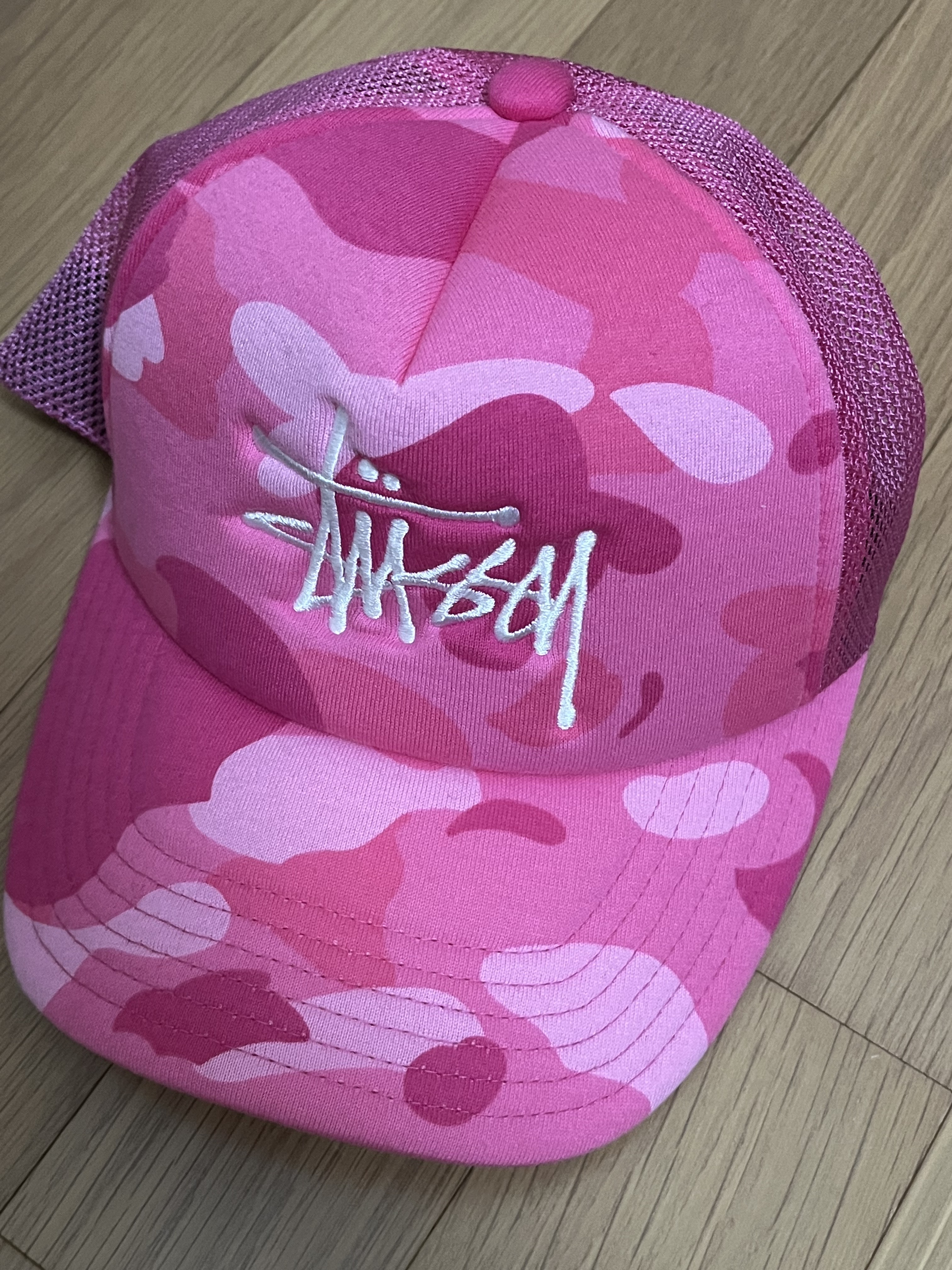 Stussy x BAPE Trucker Cap Pink 착용 스타일