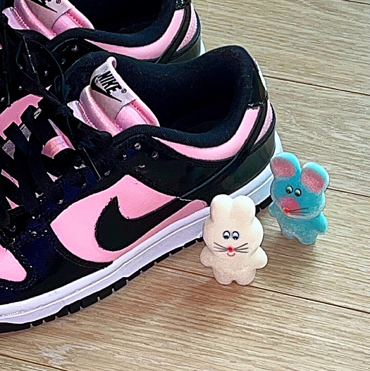 (W) Nike Dunk Low Essential Pink Foam Black 착용 스타일 - 3