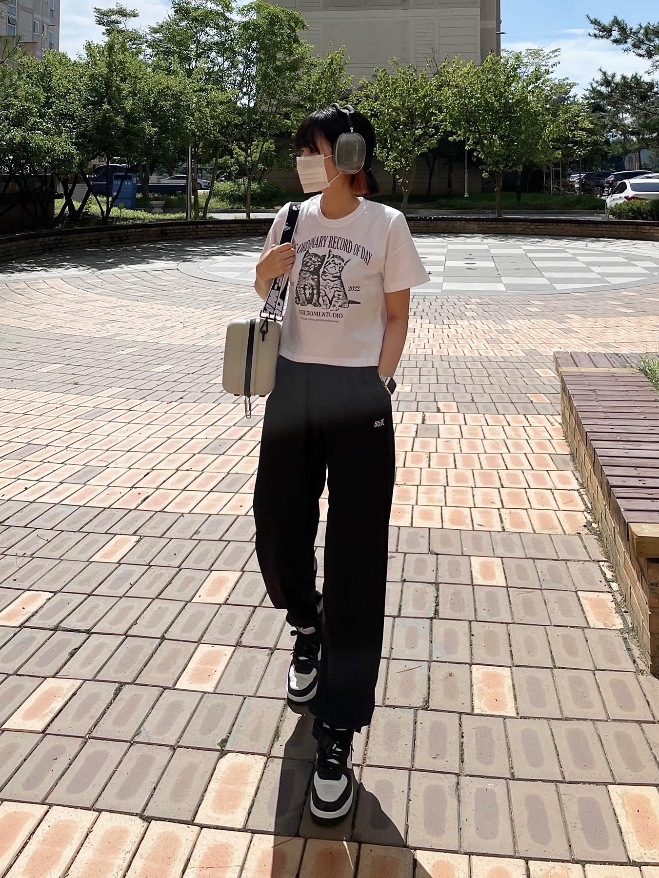 Nike x Stussy Air Force 1 '07 Mid SP Black and Light Bone, Off-White x Amore Pacific Protection Box (Without Cosmetics) 착용 스타일