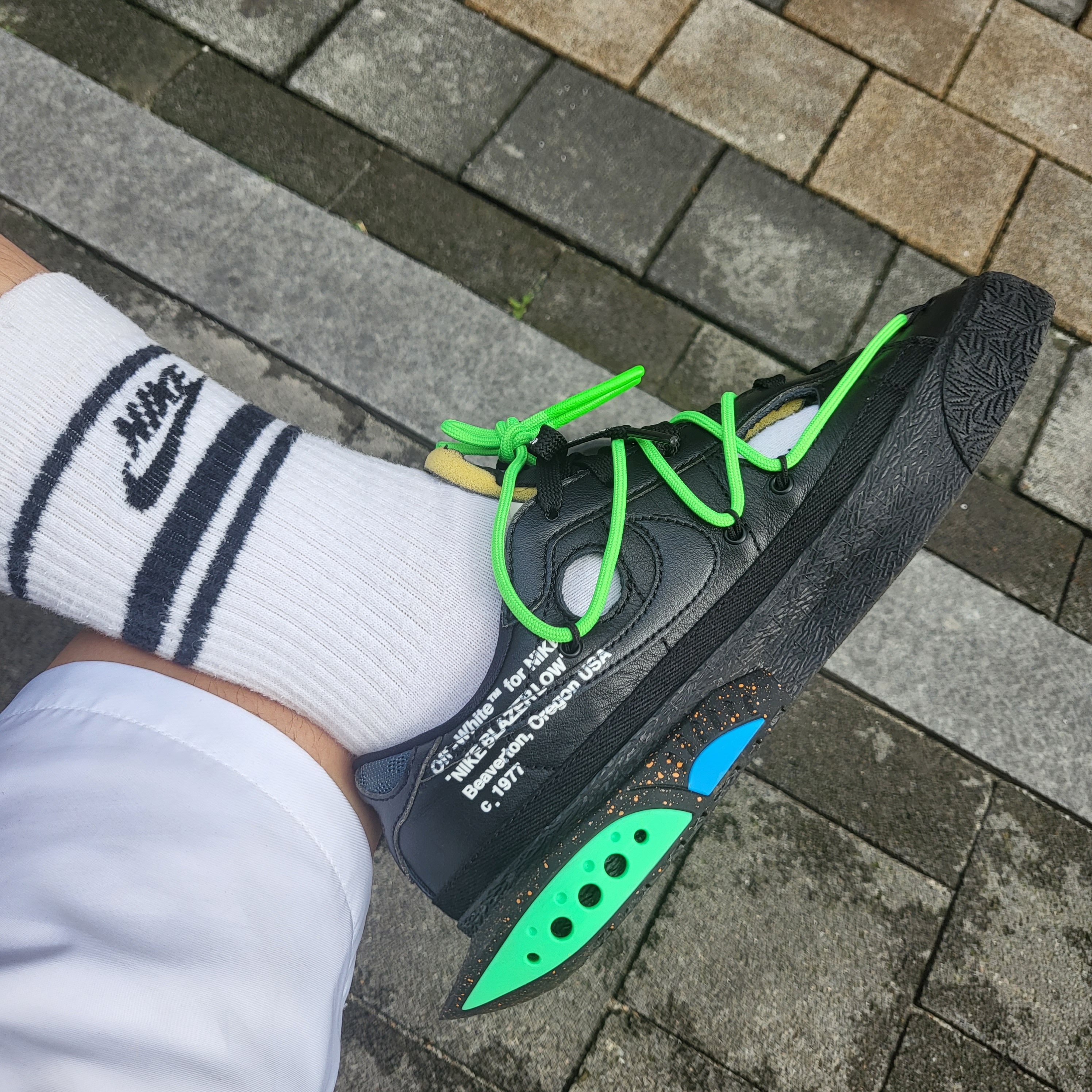 Nike x Off-White Blazer Low '77 Black and Electro Green 착용 스타일 - 2