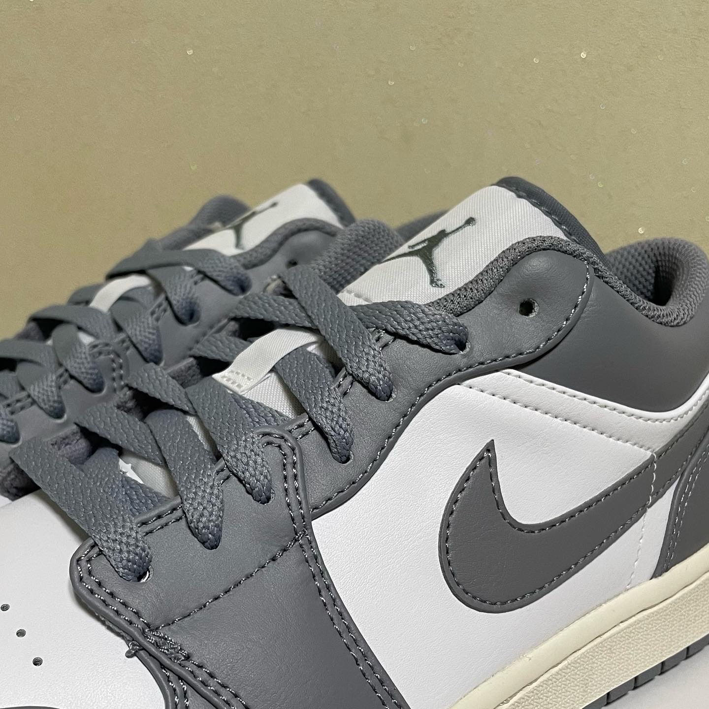 (W) Jordan 1 Low White Grey Blue, Jordan 1 Low Stealth and White 착용 스타일 - 4