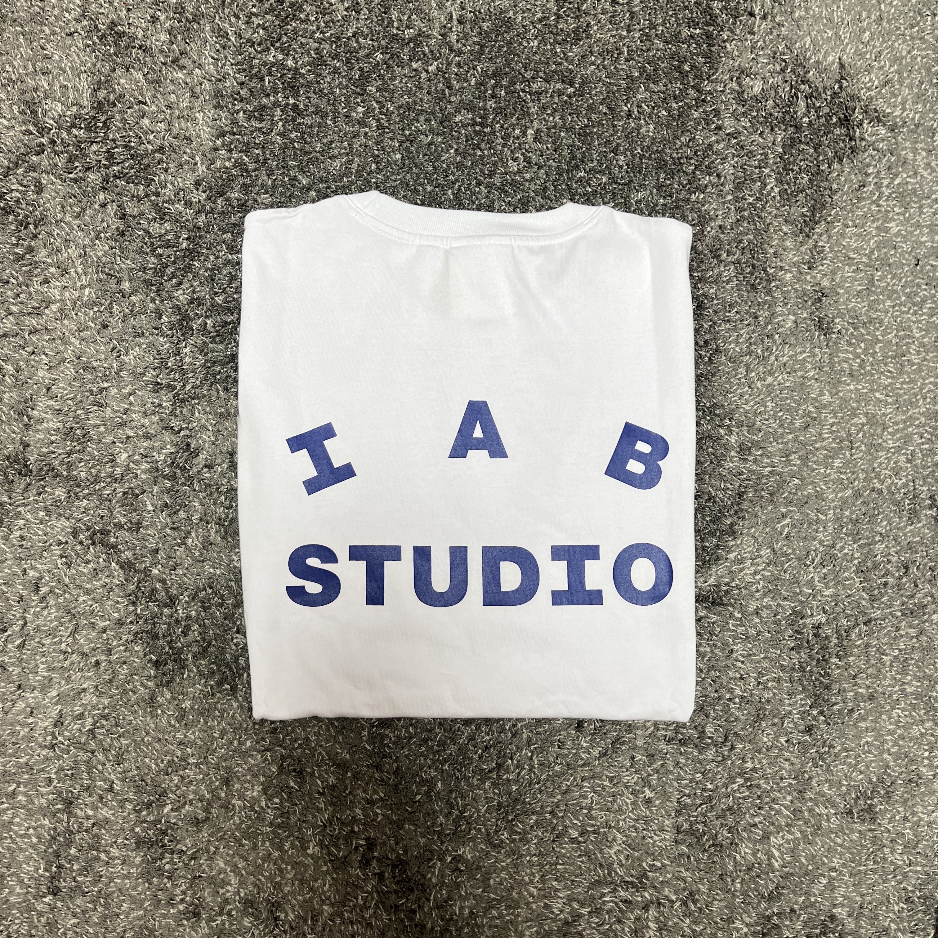 IAB Studio T-Shirt White Navy - 22FW 착용 스타일