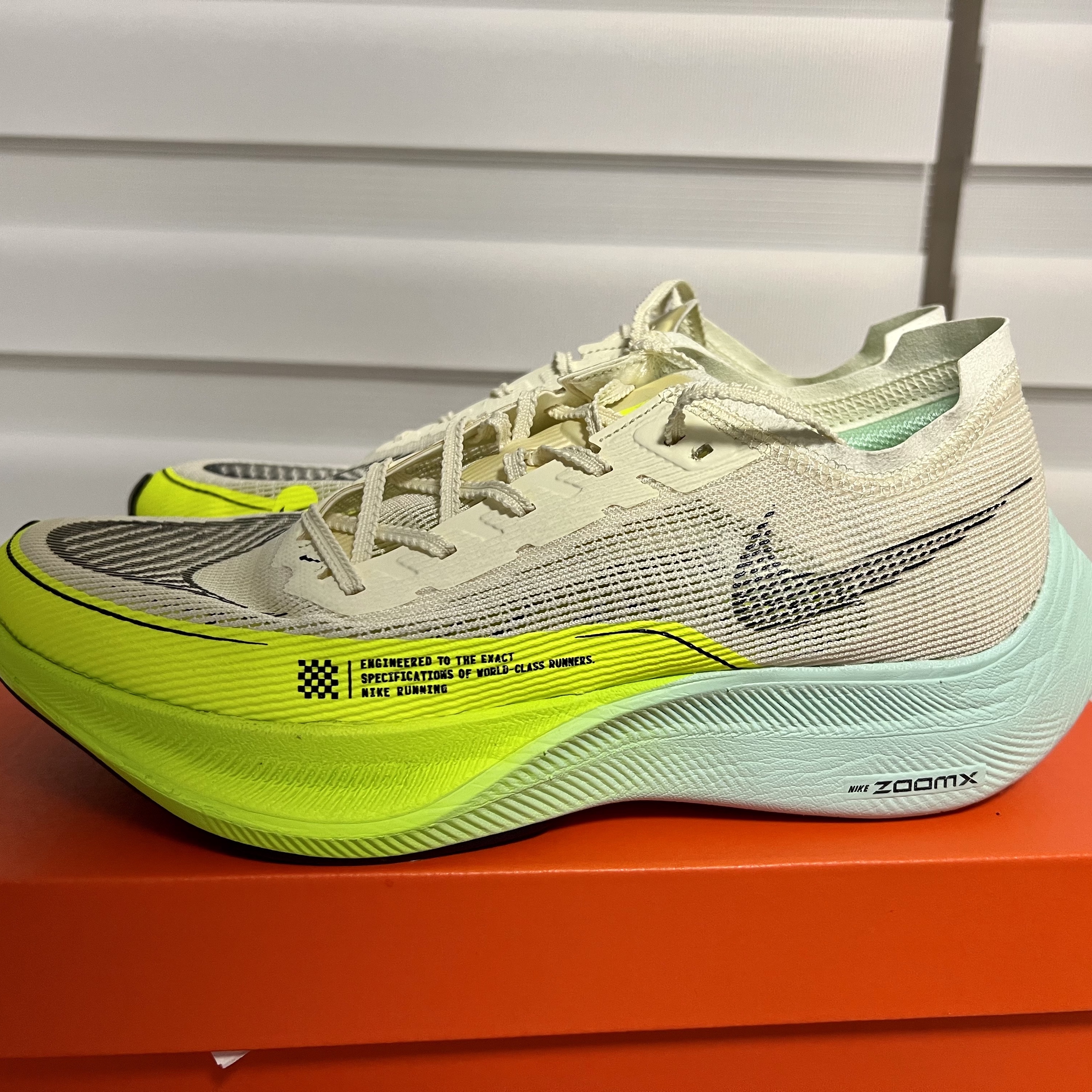 Nike ZoomX Vaporfly Next% 2 Coconut Milk Ghost Green 착용 스타일 - 2