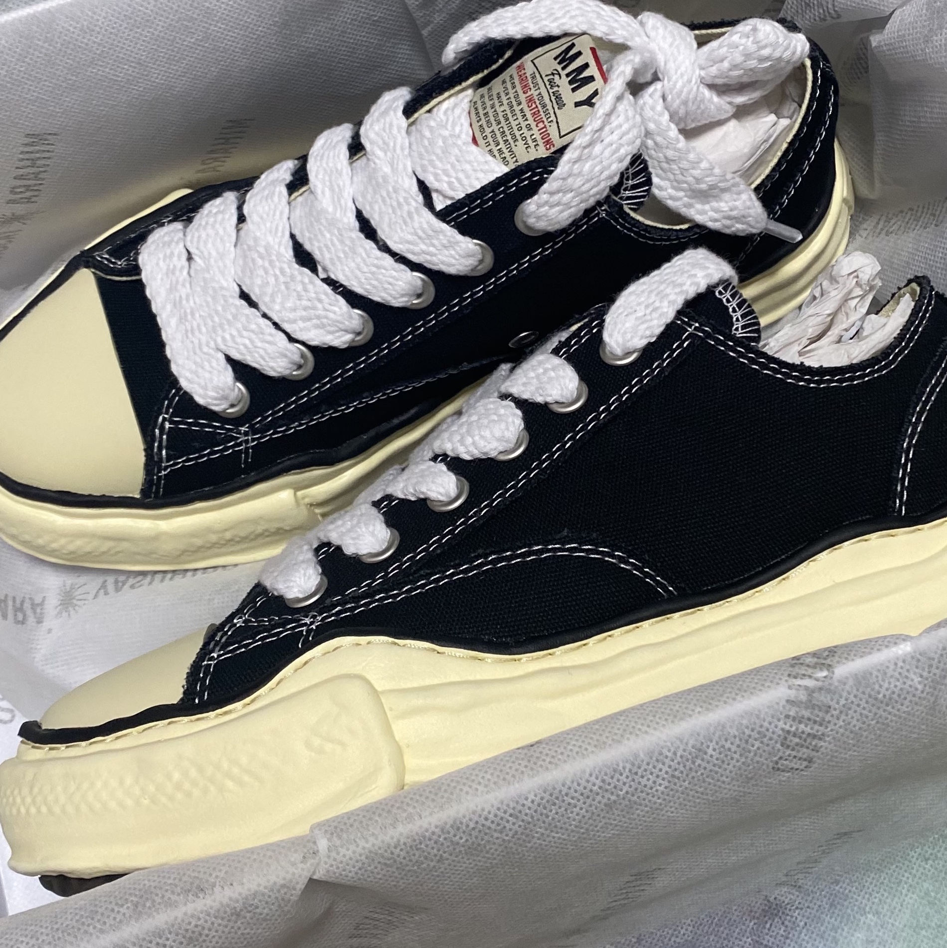 Maison Mihara Yasuhiro Peterson VL OG Sole Canvas Low-top Sneakers Black 착용 스타일