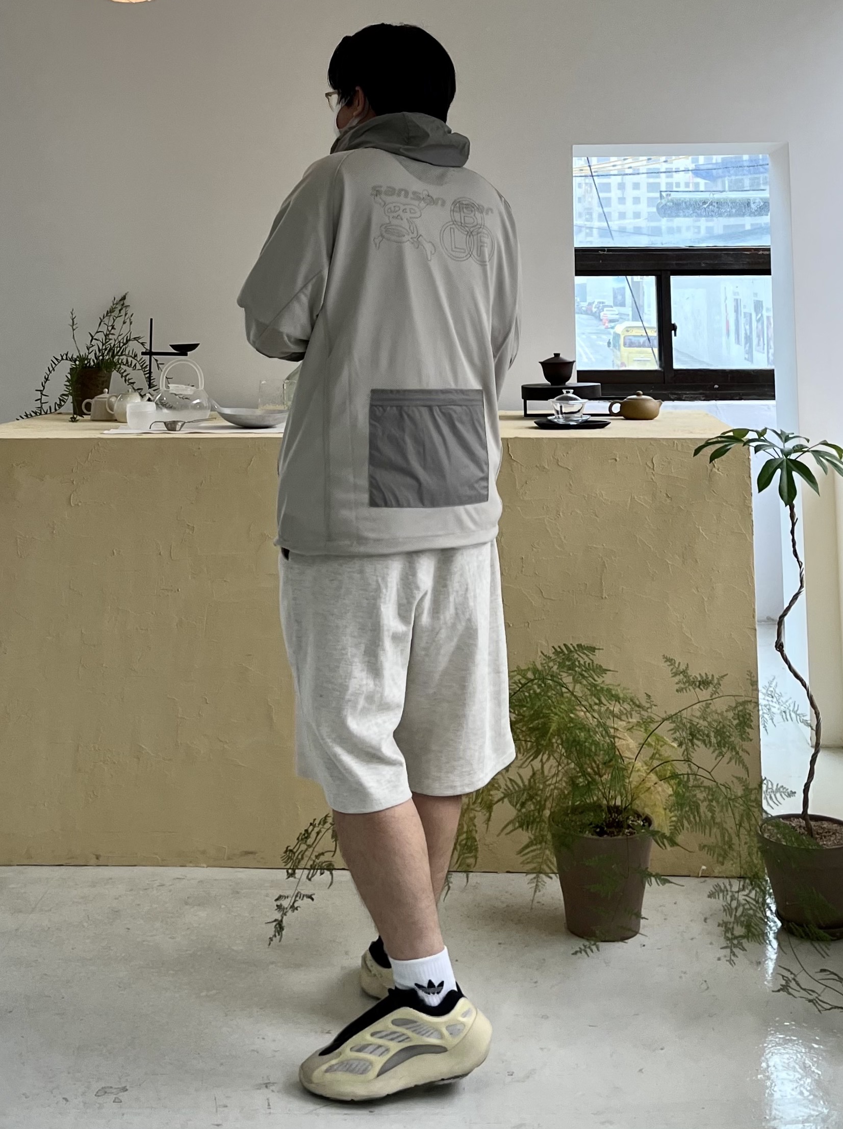 Adidas Yeezy 700 V3 Azael 2019, Sansan Gear Sansan BLF Mesh Jacket Beige - 22SS 착용 스타일