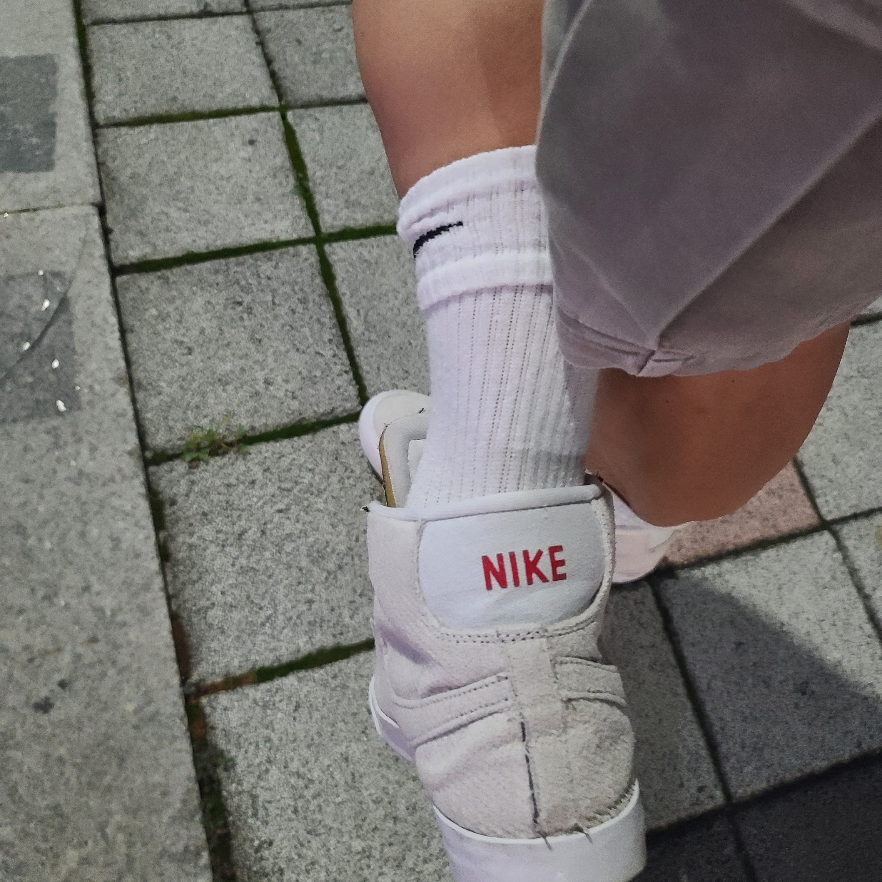 Nike x Stranger Things Blazer Mid Sail Upside Down Pack 착용 스타일 - 3
