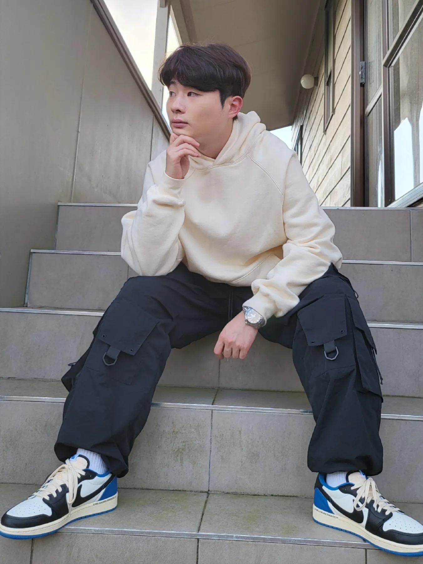 Essentials Pull-Over Hoodie Cream - 21SS, Jordan 1 x Travis Scott x Fragment Retro Low OG SP Military Blue 착용 스타일 - 1