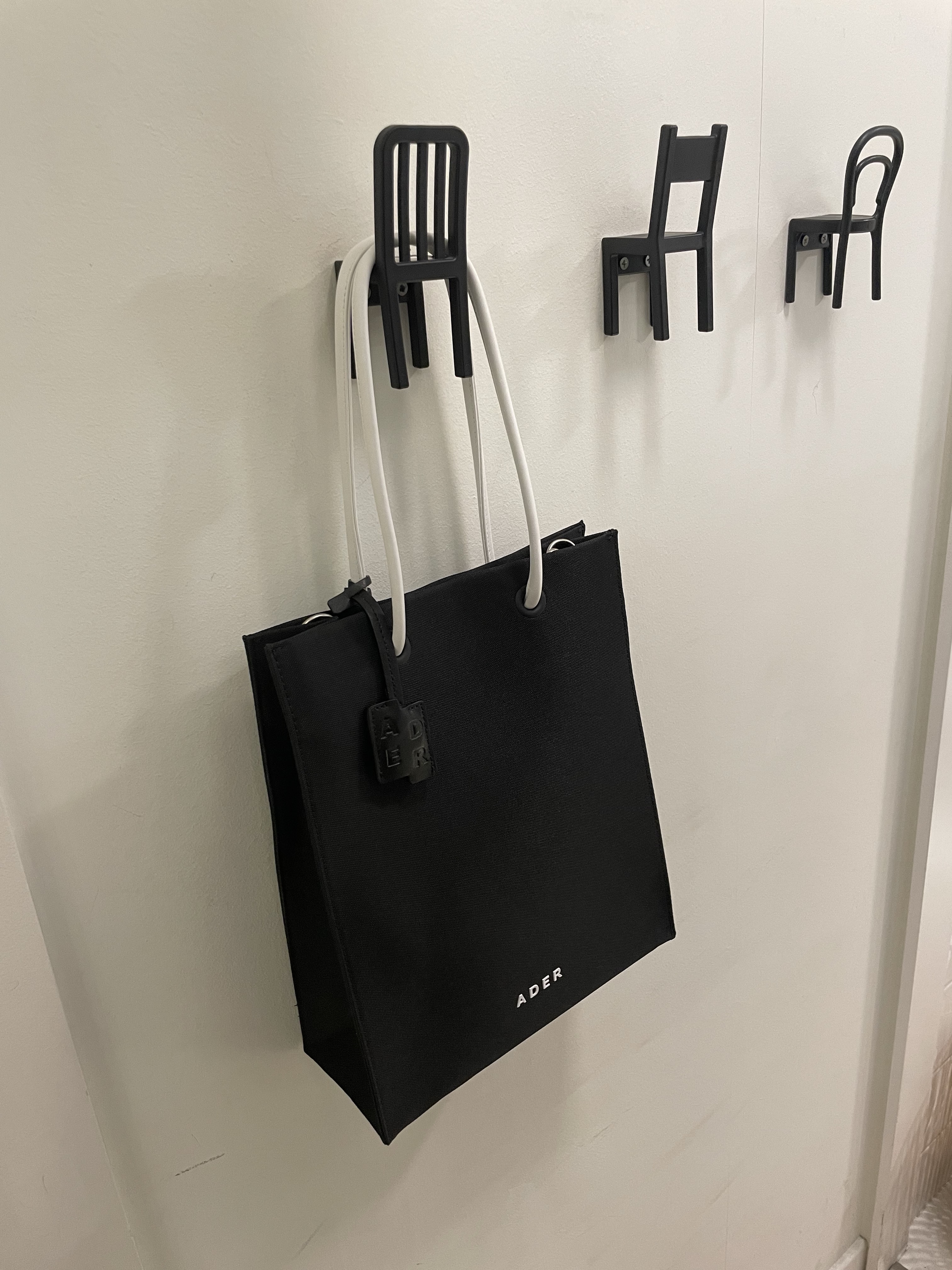 Ader Error Shopper Bag Noir 착용 스타일