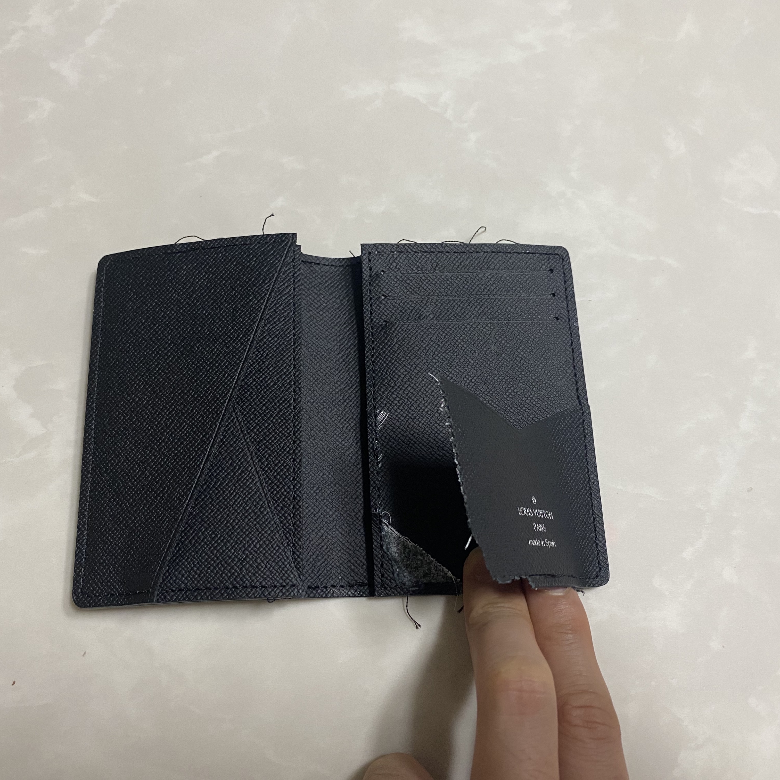 Louis Vuitton Pocket Organizer Monogram Eclipse 착용 스타일 - 2