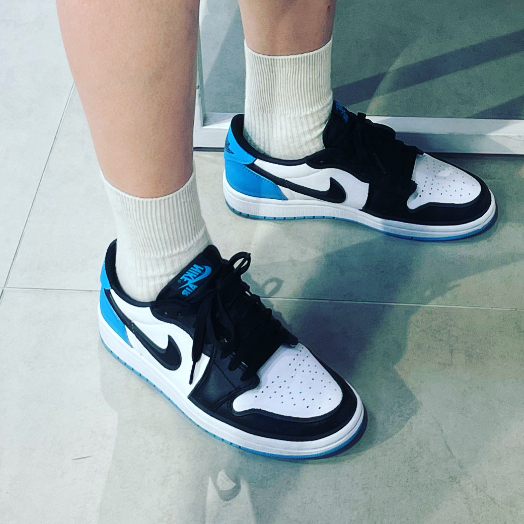 (W) Jordan 1 Retro Low OG Black and Dark Powder Blue 착용 스타일