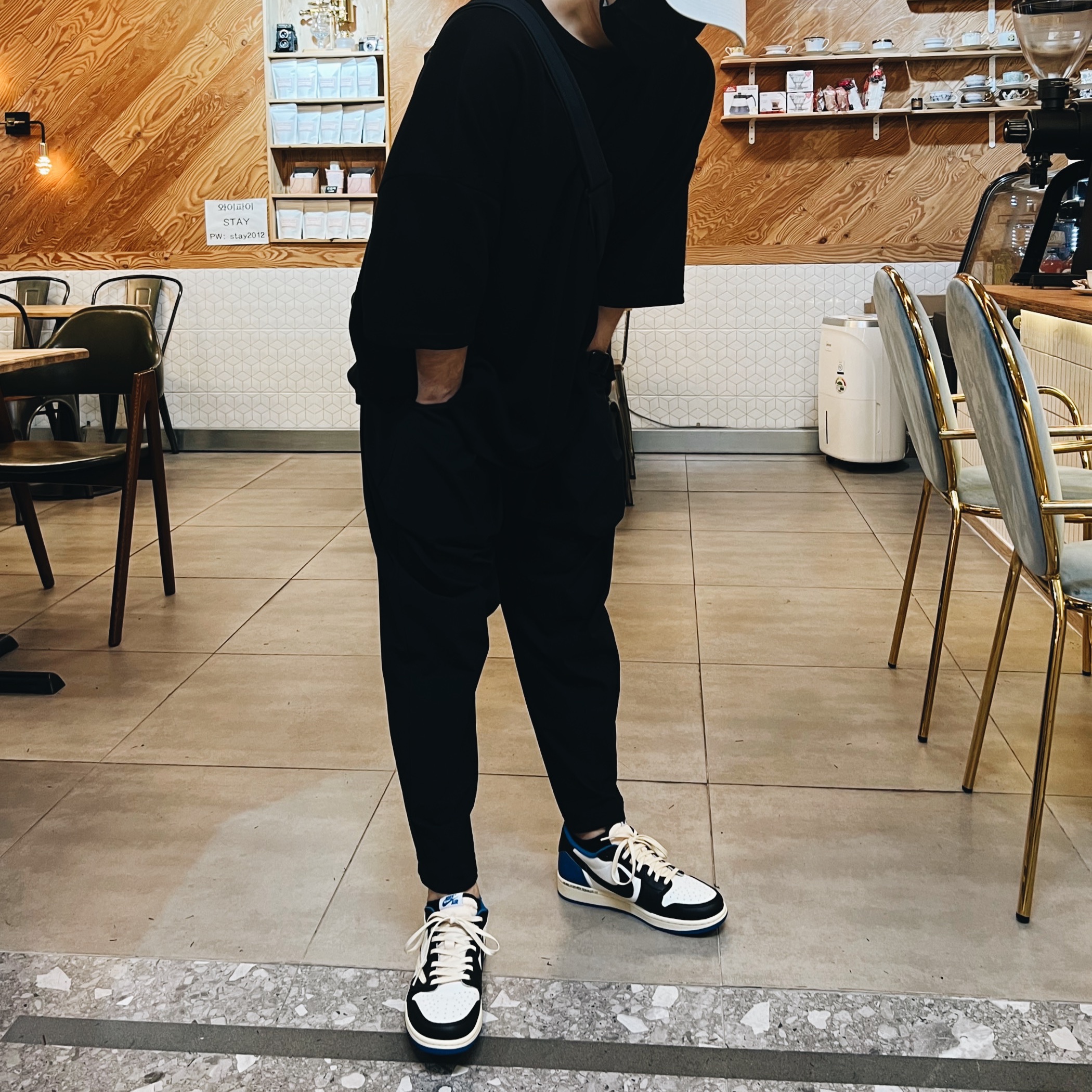 Jordan 1 x Travis Scott x Fragment Retro Low OG SP Military Blue 착용 스타일