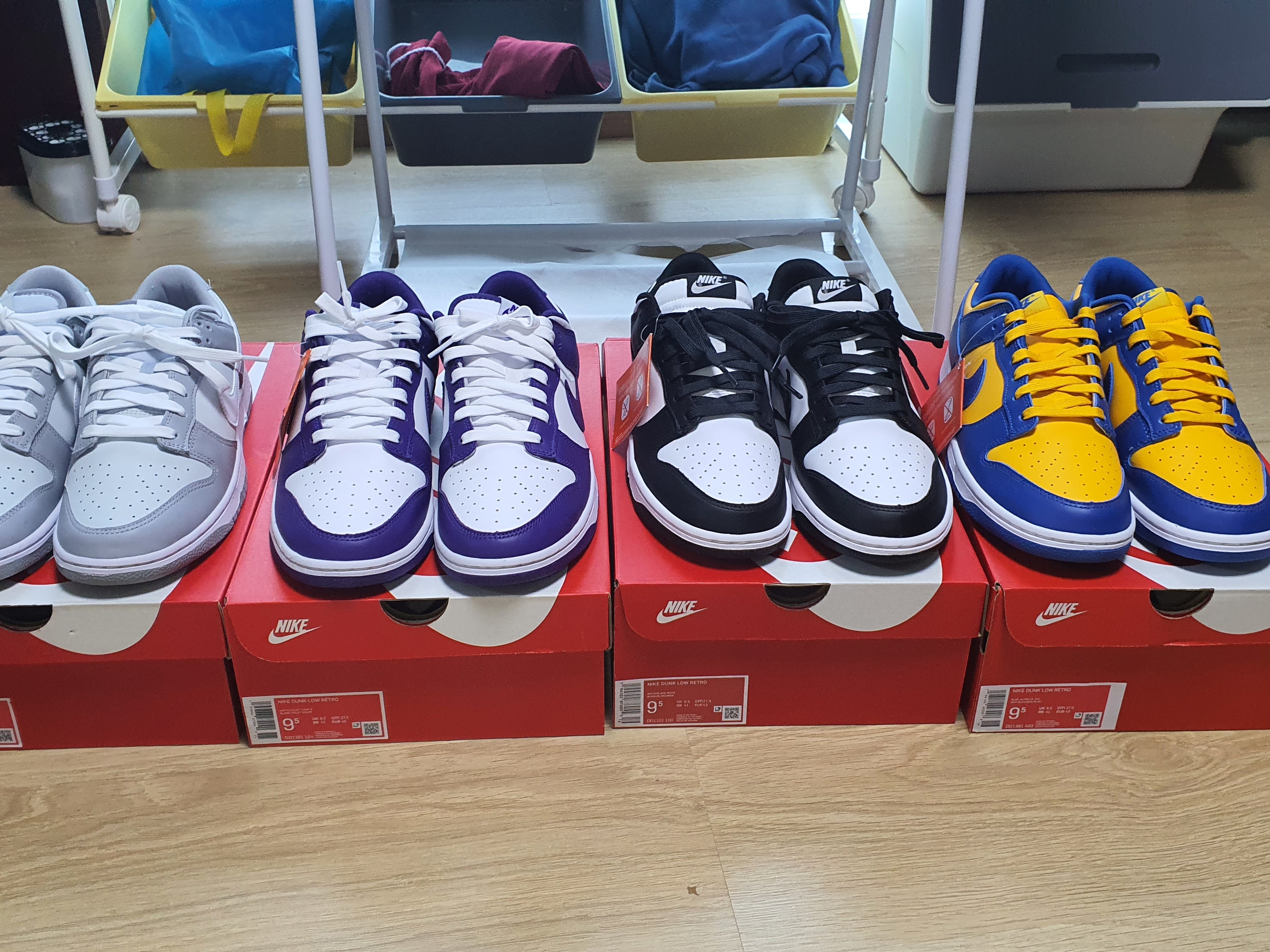 Nike Dunk Low Retro Blue Jay and University Gold 착용 스타일 - 2