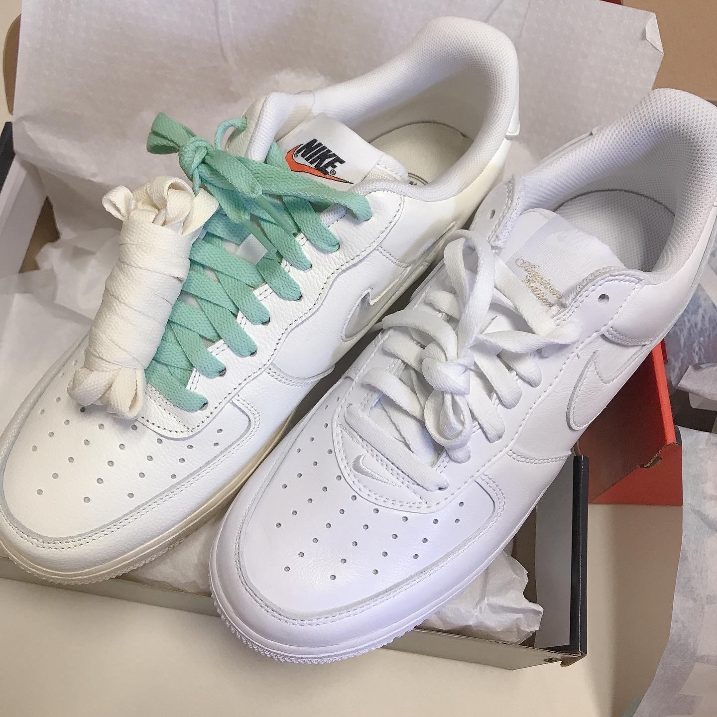 Nike Air Force 1 '07 PRM Vintage Sail, Nike Air Force 1 Low Retro Color of the Month White 착용 스타일 - 2