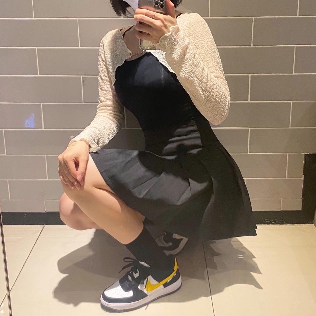 Nike Air Force 1 '07 LV8 Athletic Club Black Dark Sulfur, (GS) Nike Air Force 1 LV8 Athletic Club Black Dark Sulfur 착용 스타일