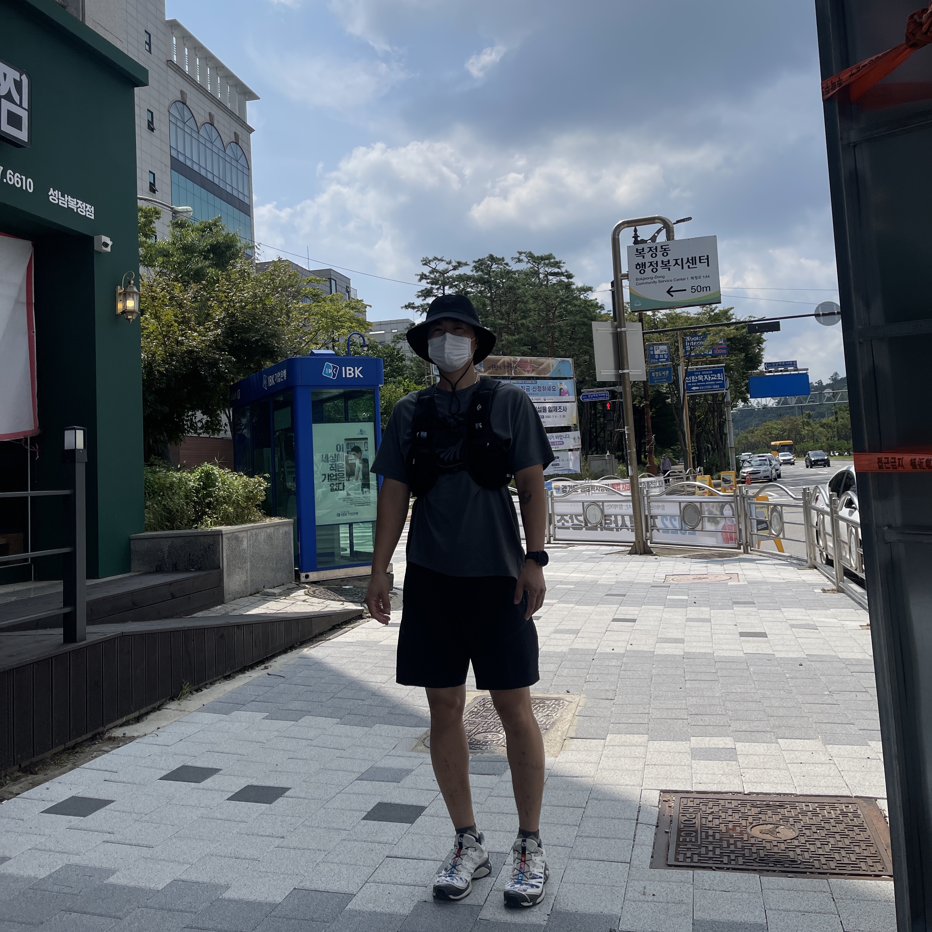 Arc'teryx Sinsolo Hat Black, Salomon XT-4 ADV Vanilla Ice 착용 스타일 - 3