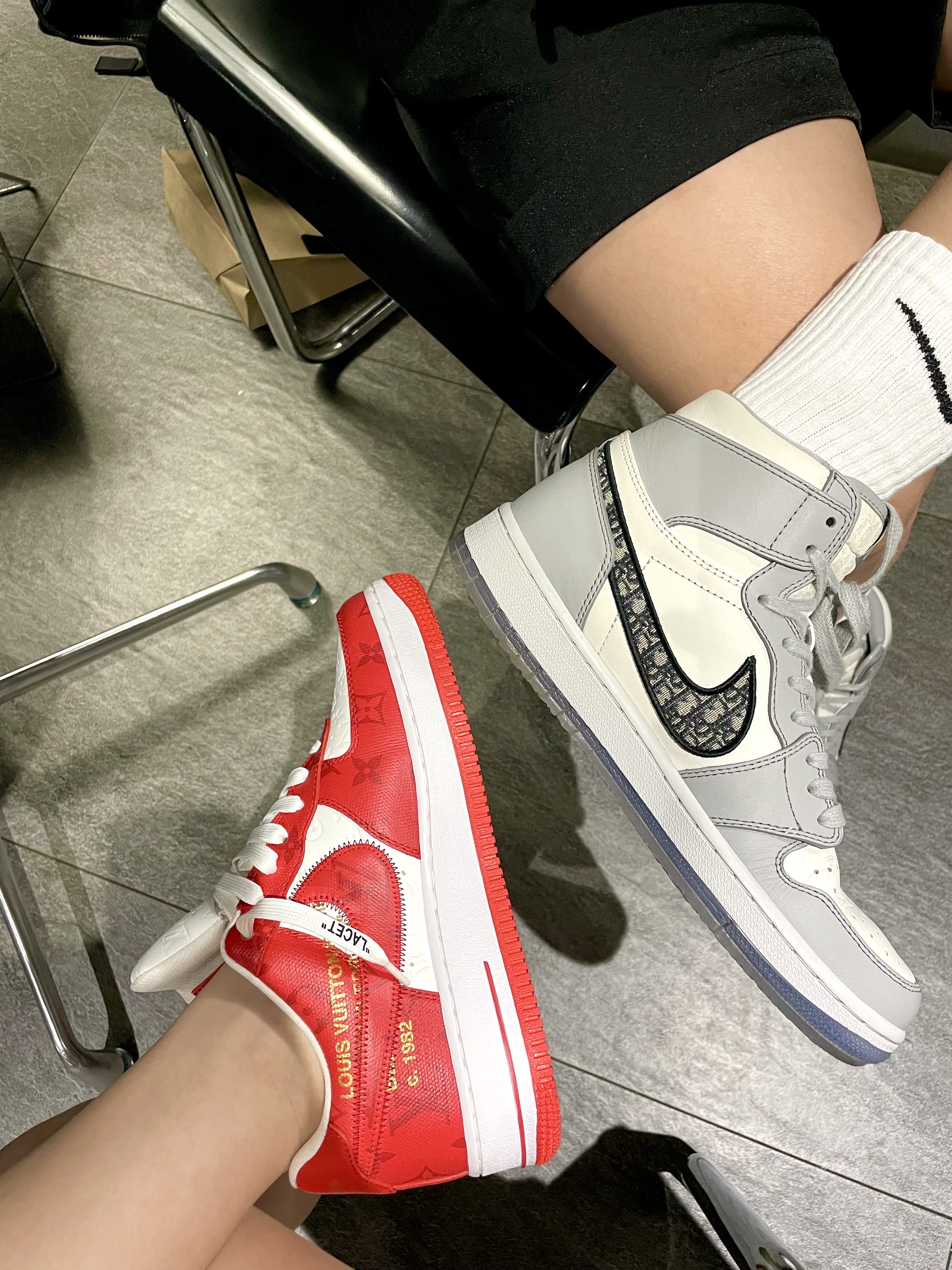 Louis Vuitton x Nike Air Force 1 Low by Virgil Abloh White Comet Red, Jordan 1 x Dior High OG 착용 스타일 - 4