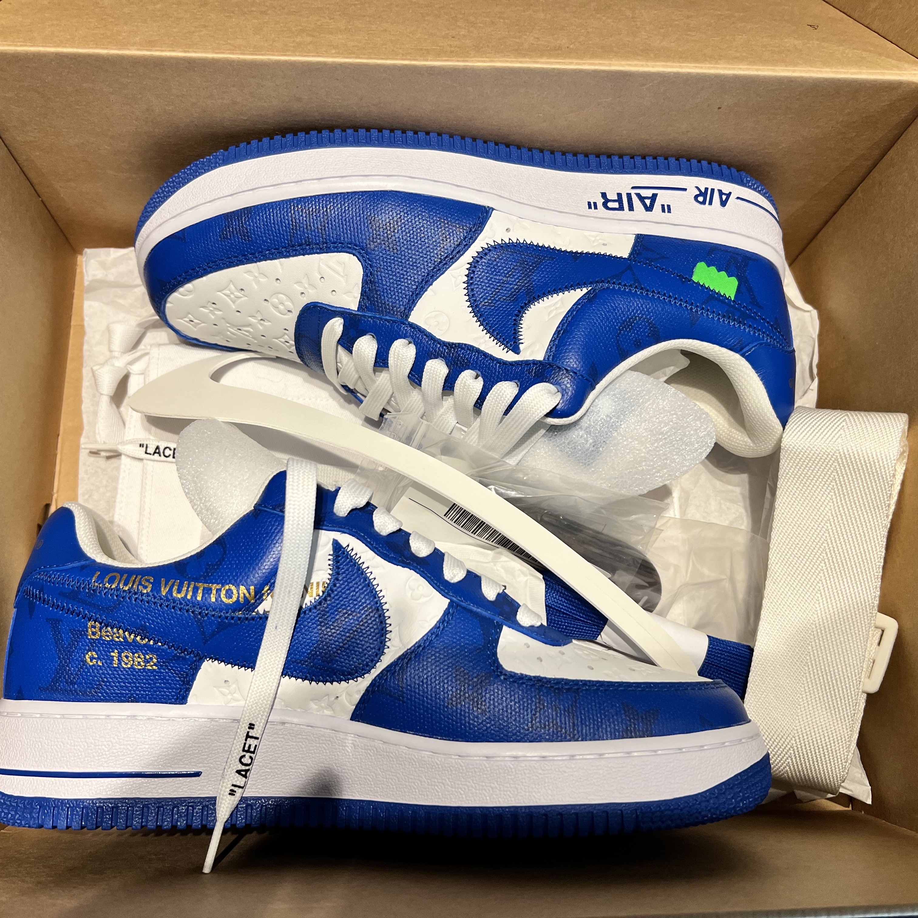 Louis Vuitton x Nike Air Force 1 Low by Virgil Abloh White Team Royal 착용 스타일
