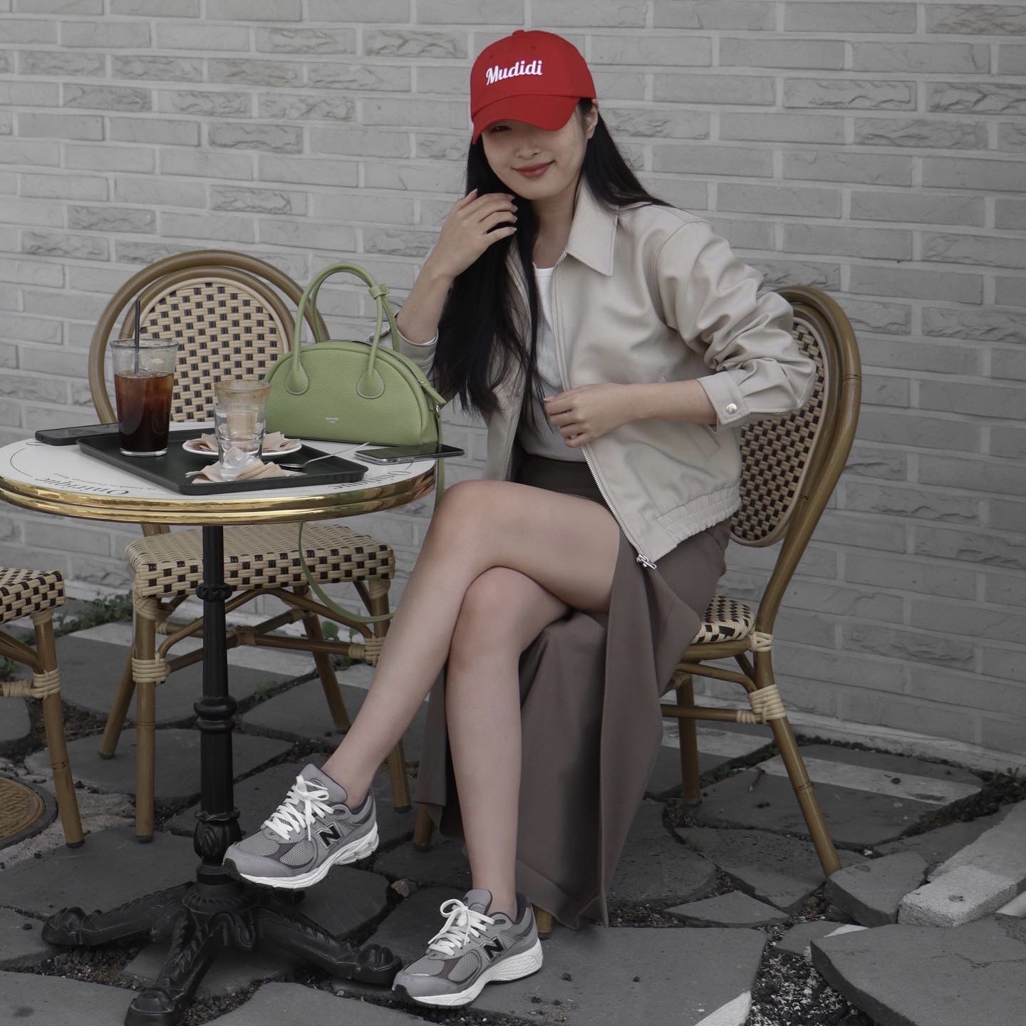 New Balance 2002 Warm Alpaca 착용 스타일