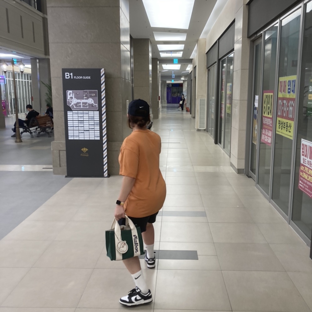 (W) Nike Air Max 95 SE Worldwide Pack White Volt, Gucci Original GG Canvas Baseball Hat with Web Beige Blue Red 착용 스타일 - 2