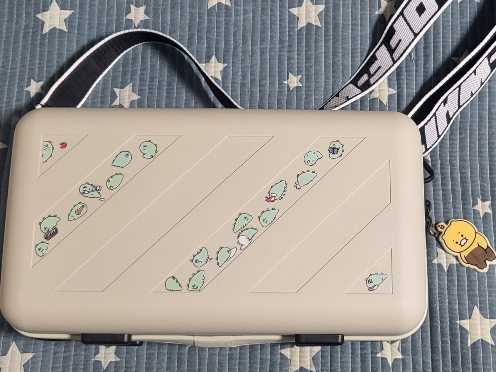 Off-White x Amore Pacific Protection Box (Without Cosmetics) 착용 스타일