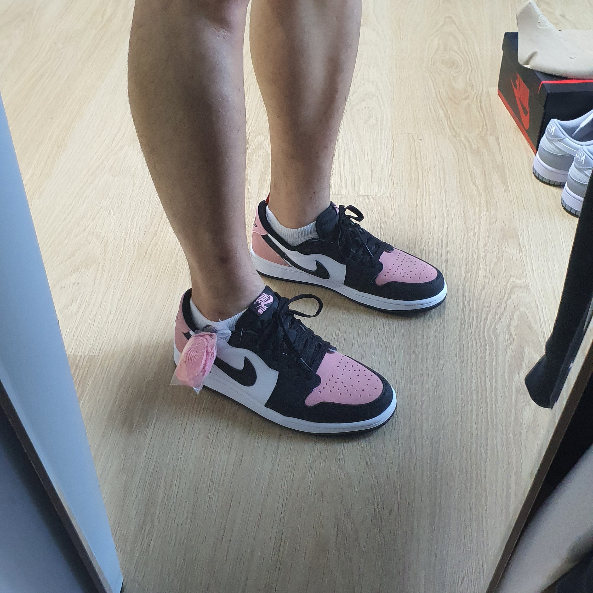 Jordan 1 Retro Low OG Bleached Coral 착용 스타일 - 3