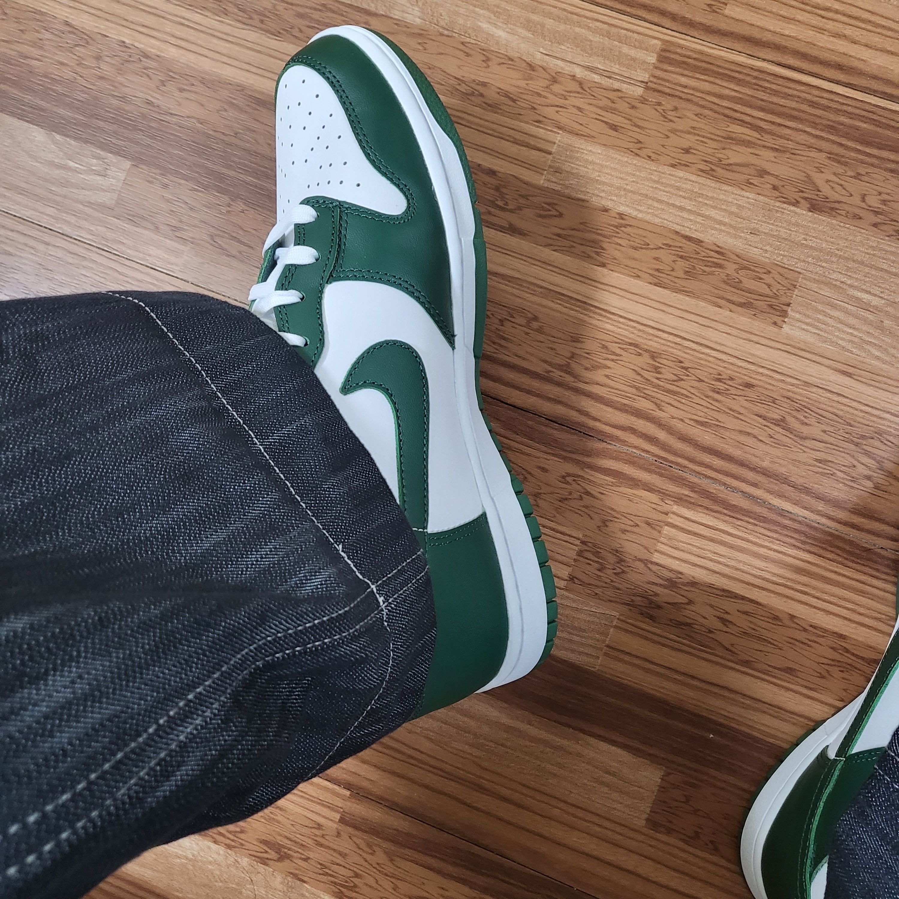 Nike Dunk High Retro Noble Green 착용 스타일 - 1