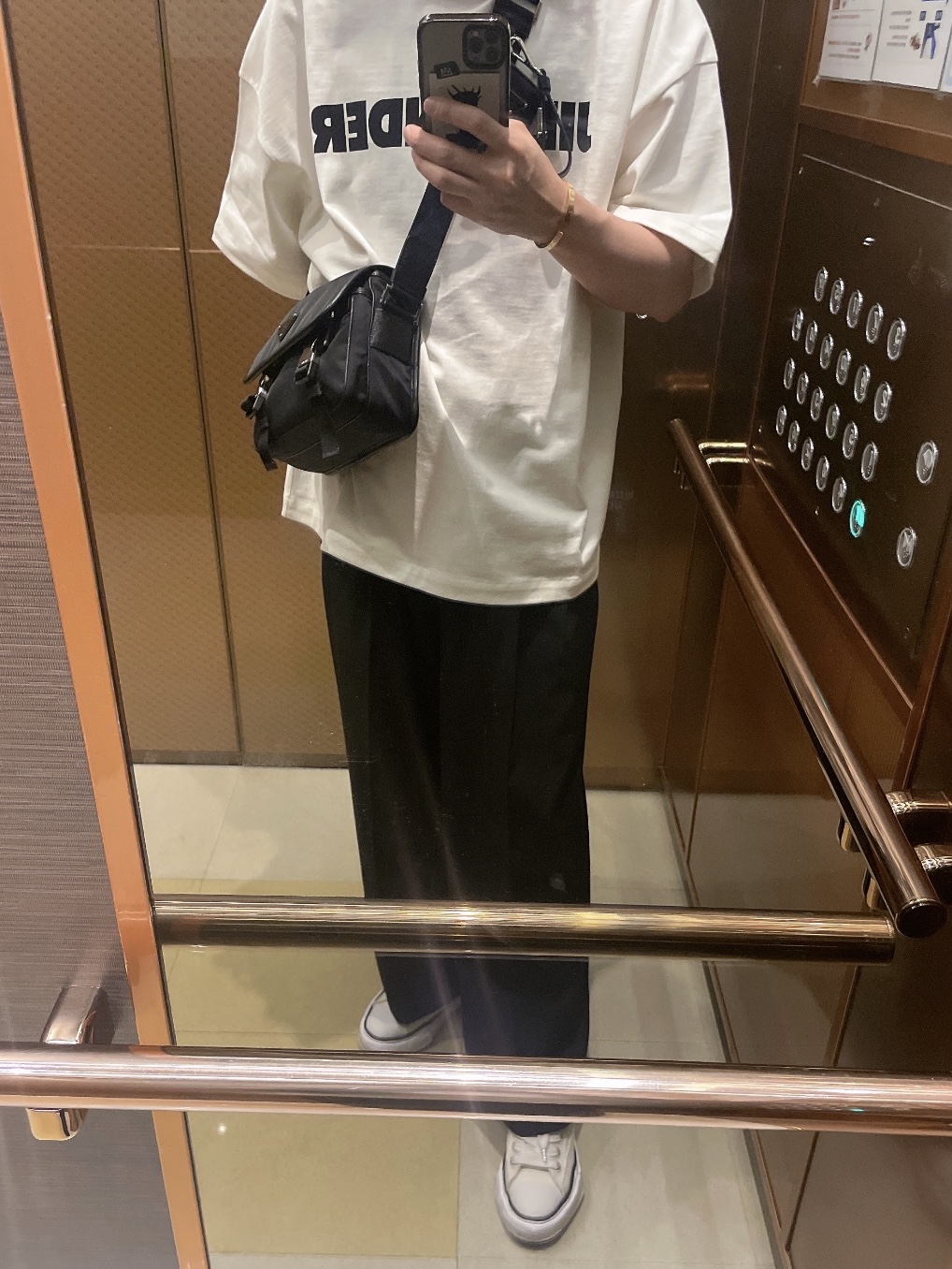 Jil Sander Logo T-Shirt Natural - 22FW, Maison Mihara Yasuhiro Peterson OG Sole Canvas Low Sneakers White 착용 스타일