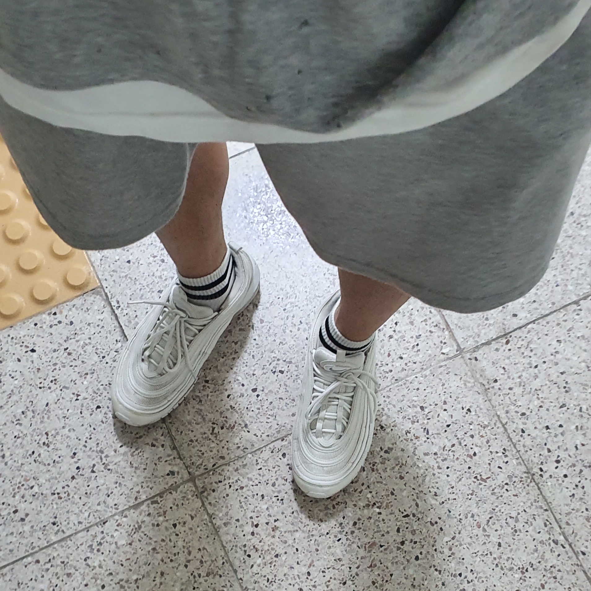 Nike Air Max 97 Triple White Wolf Grey ์ฐฉ์ฉ ์คํ์ผ - 1