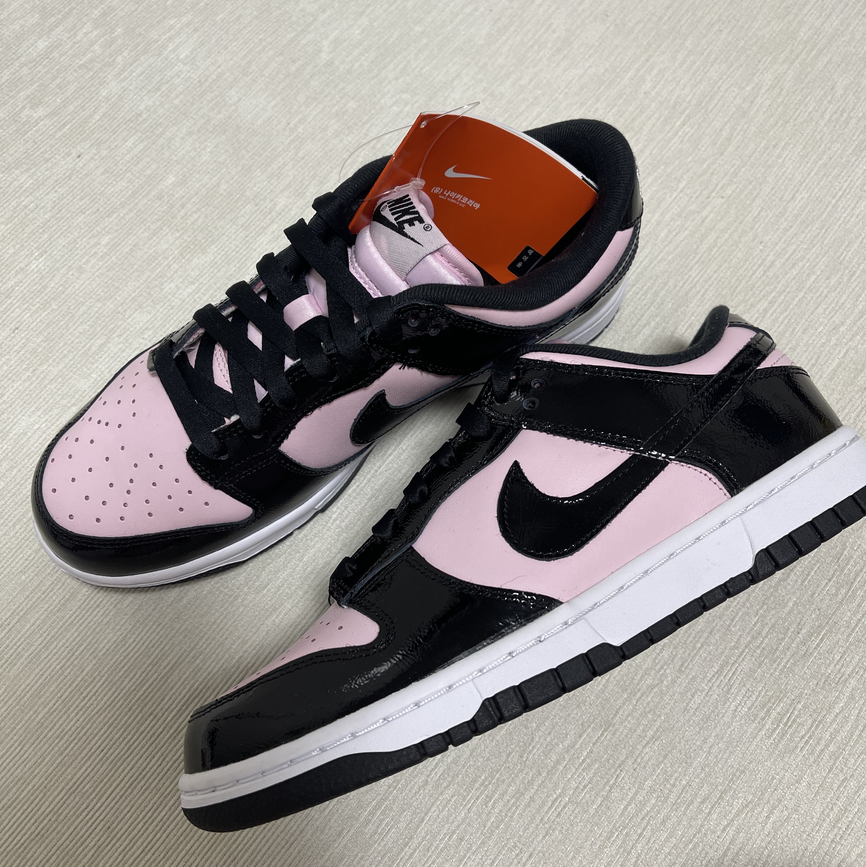 (W) Nike Dunk Low Essential Pink Foam Black 착용 스타일
