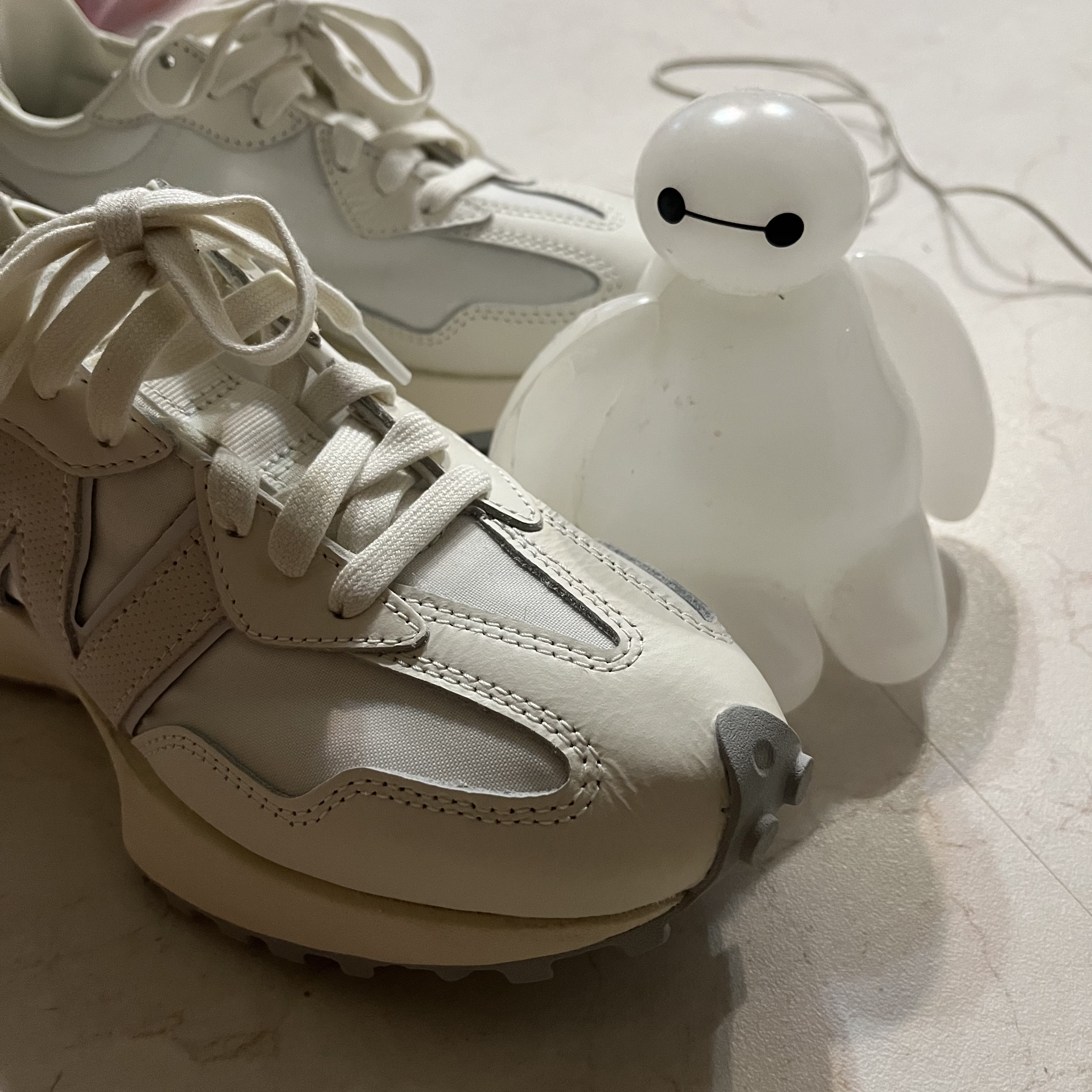New Balance 327 Shifted White Pack 착용 스타일 - 1