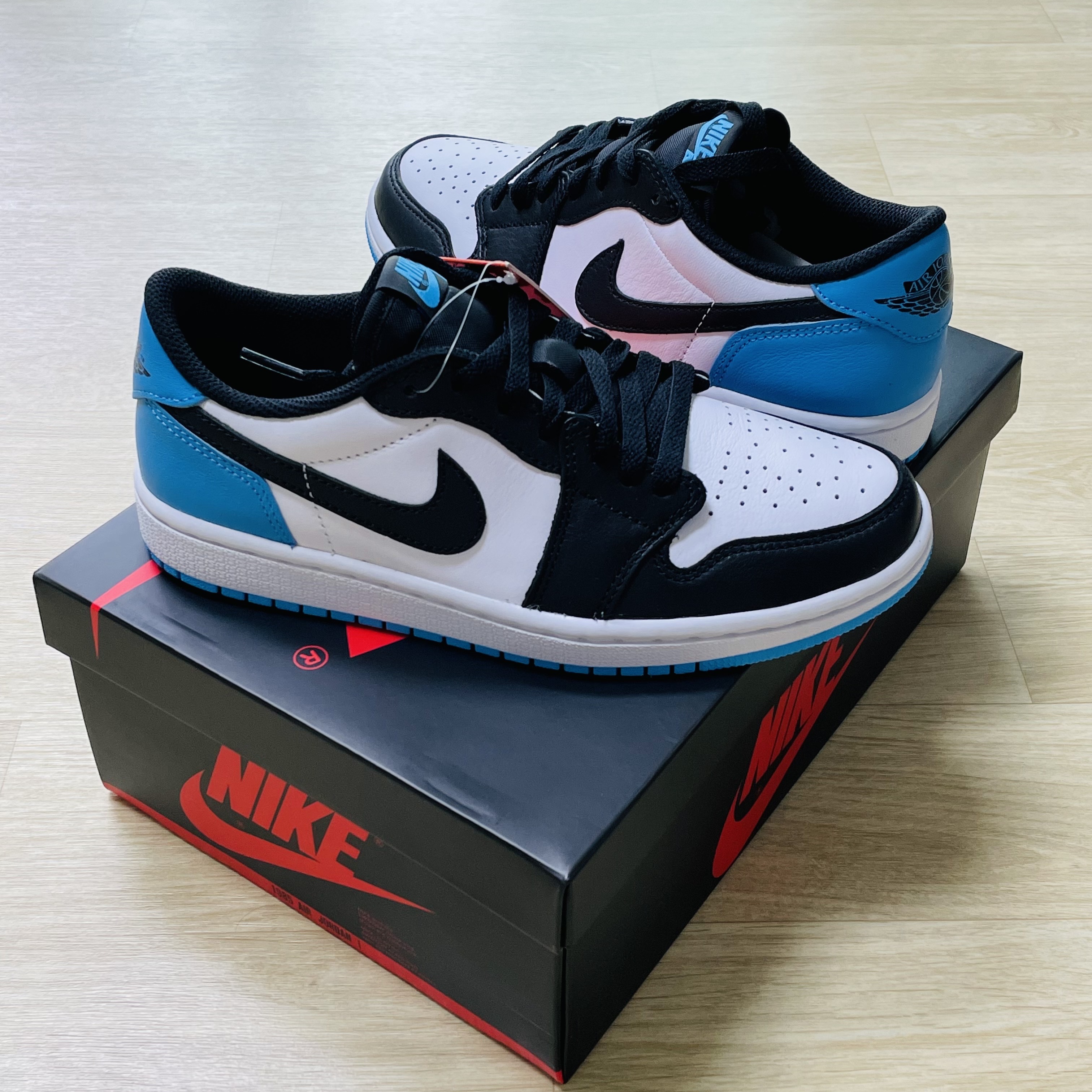 Jordan 1 Retro Low OG Black and Dark Powder Blue, (W) Jordan 1 Retro Low OG Black and Dark Powder Blue 착용 스타일