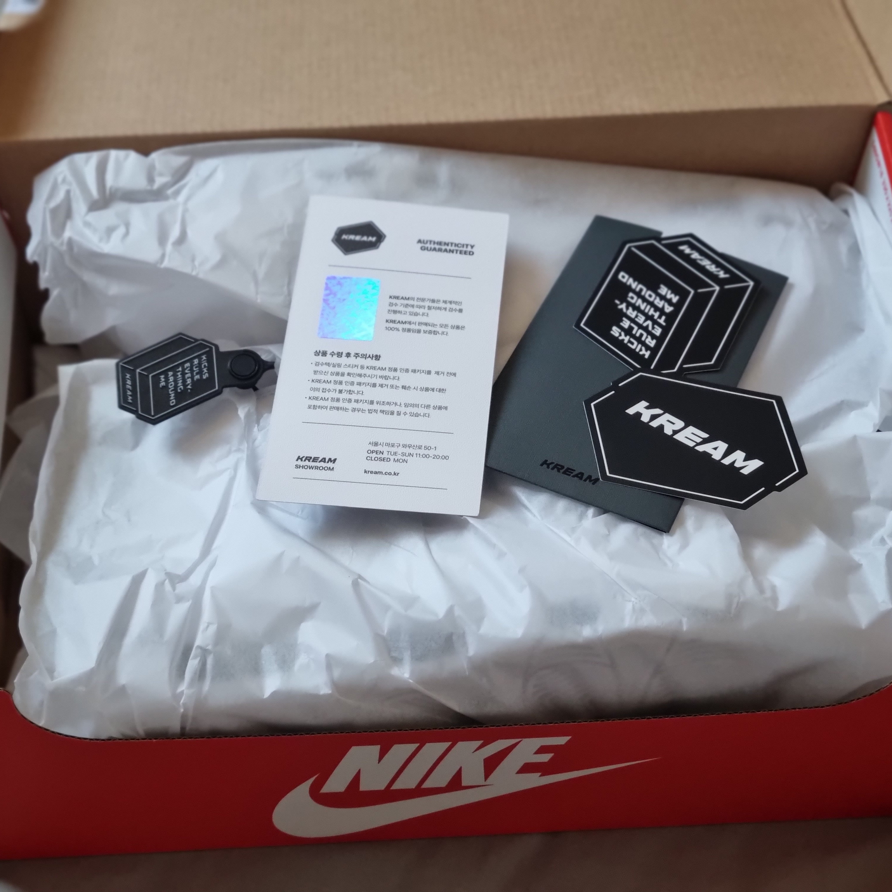 Nike Air More Uptempo 96 White Midnight Navy 착용 스타일 - 5