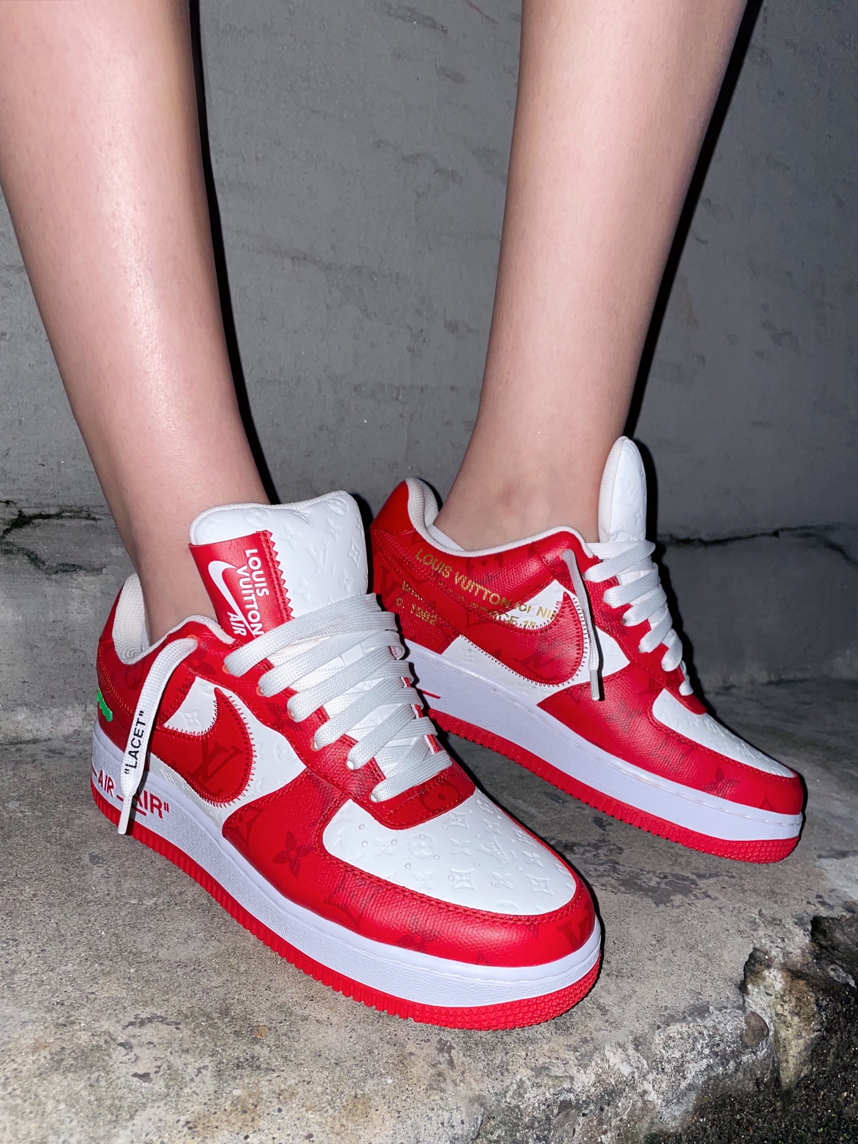Louis Vuitton x Nike Air Force 1 Low by Virgil Abloh White Comet Red, Jordan 1 x Dior High OG 착용 스타일 - 3