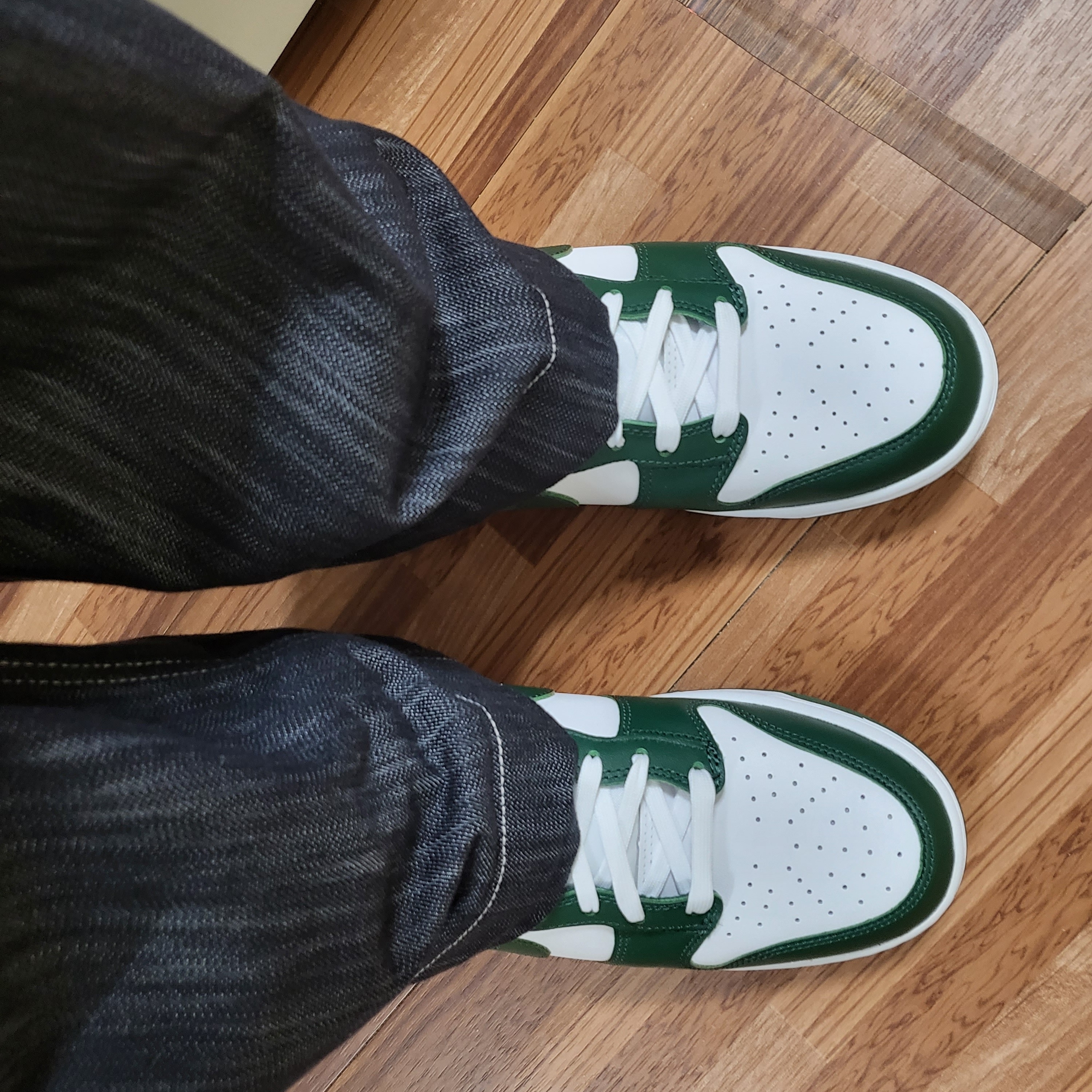 Nike Dunk High Retro Noble Green 착용 스타일 - 2