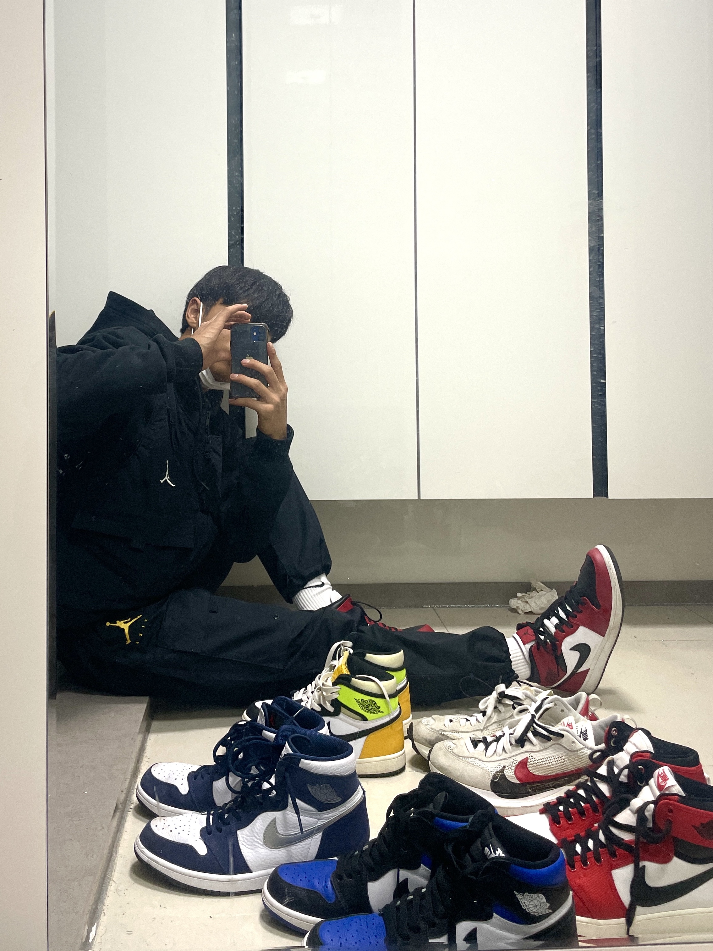 Jordan 1 Mid Chicago Black Toe, Jordan 1 Retro High OG Volt Gold 착용 스타일