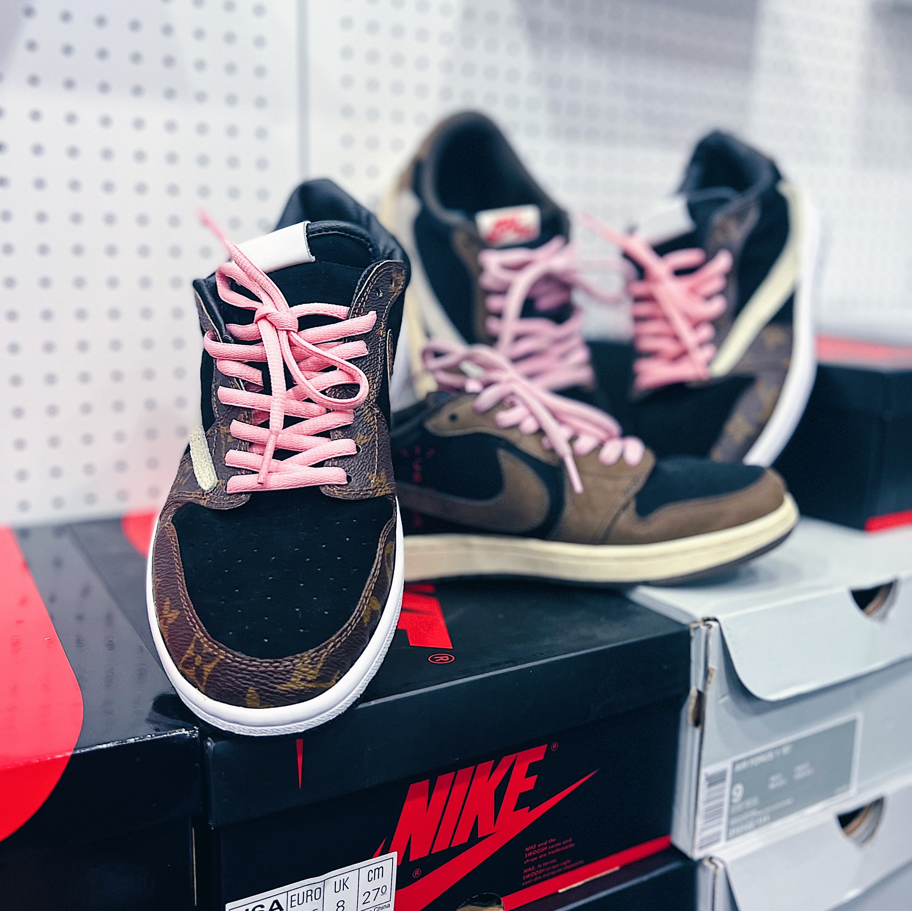 Jordan 1 x Travis Scott Retro Low OG SP Mocha 착용 스타일