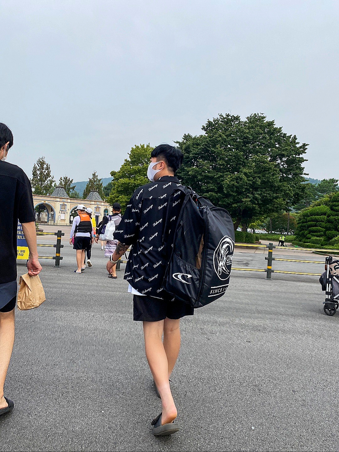Yeezy Season 7 Nylon Slipper Graphite, Samsung Galaxy Watch4 Maison Kitsune Edition (Korean Ver.) 착용 스타일