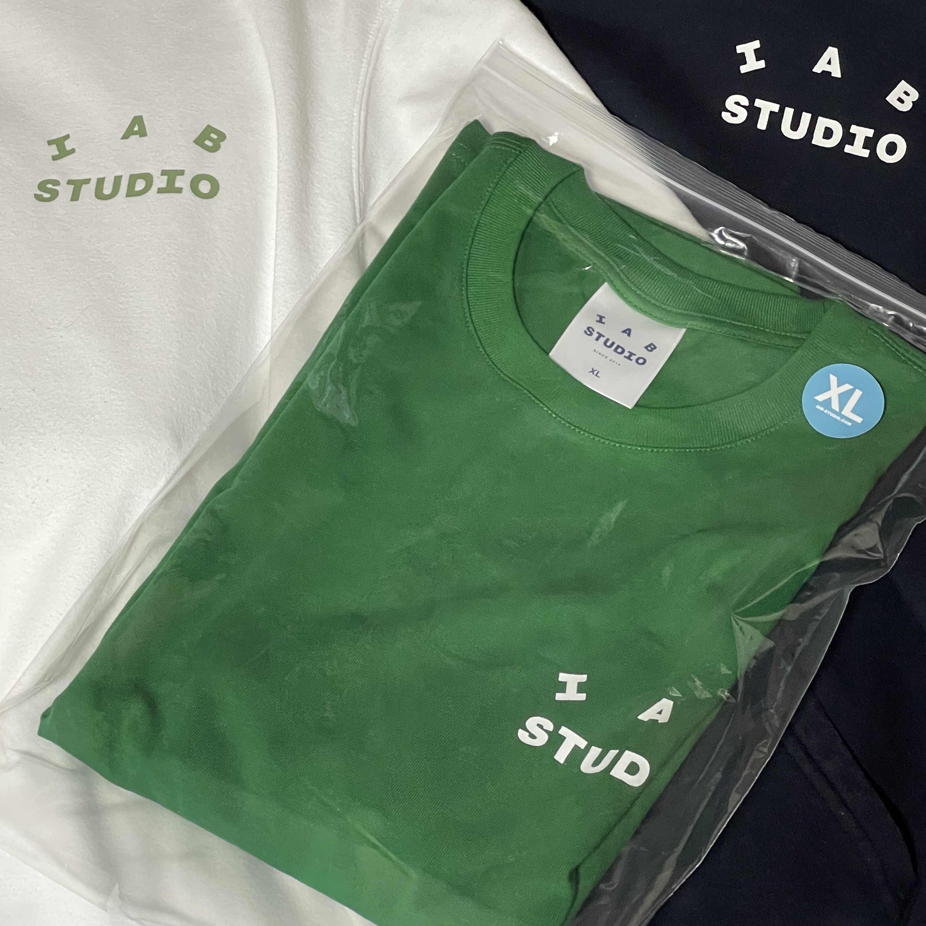 IAB Studio Hoodie Navy - 21SS, IAB Studio T-Shirt Green - 22FW 착용 스타일