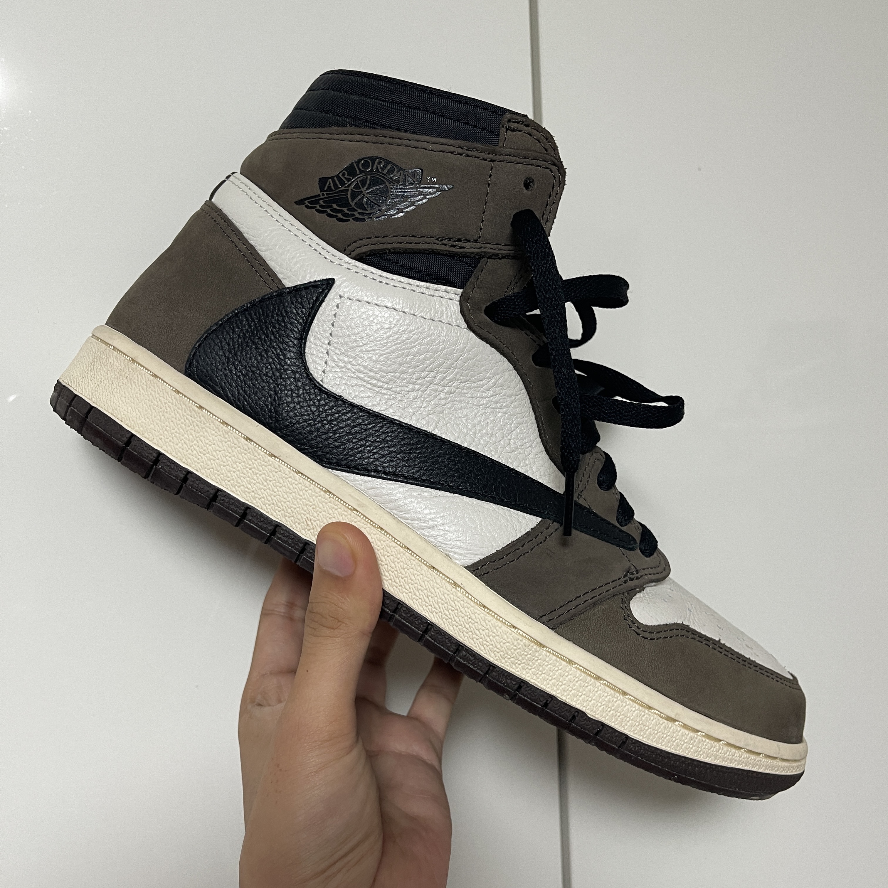 Jordan 1 x Travis Scott Retro High OG SP Mocha 착용 스타일