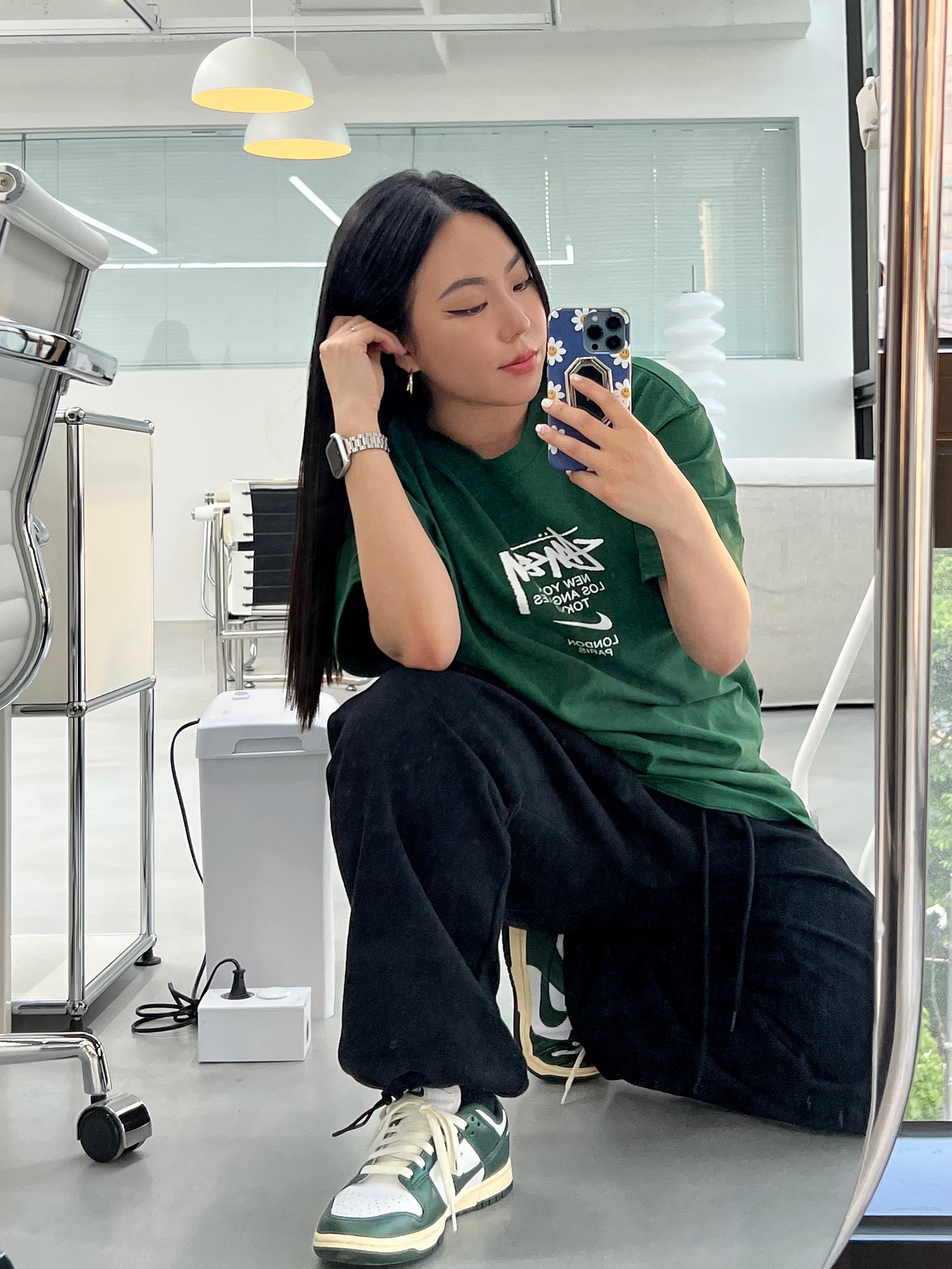 (W) Nike Dunk Low Vintage Green, Nike x Stussy WT T-Shirt Green - Asia 착용 스타일